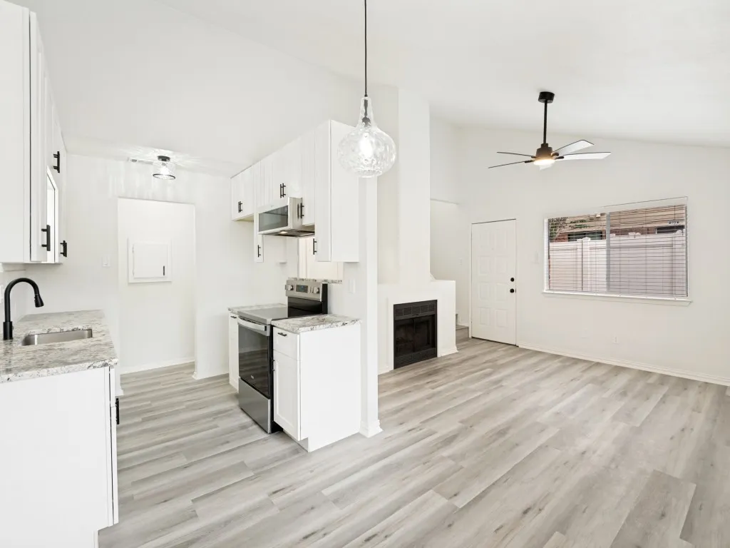 Condominium For Sale in Dallas County , 2240 Tarpley Road 92, Carrollton, Texas 75006, 2 Bedroom, 2 Bathroom, Garage spaces, 932 Sqft, built in 1982, mls#21414590, Real Estate Agent in Carrollton, Homes For Sale in Dallas county, Homes For Sale in Carrollton, Realtor in Carrollton Texas, Real Estate Brokerage Independent Realty Texas, Luminita Cordes Realtor