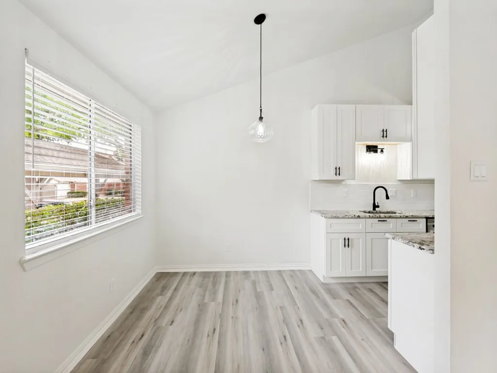 Condominium For Sale in Dallas County , 2240 Tarpley Road 92, Carrollton, Texas 75006, 2 Bedroom, 2 Bathroom, Garage spaces, 932 Sqft, built in 1982, mls#21414590, Real Estate Agent in Carrollton, Homes For Sale in Dallas county, Homes For Sale in Carrollton, Realtor in Carrollton Texas, Real Estate Brokerage Independent Realty Texas, Luminita Cordes Realtor