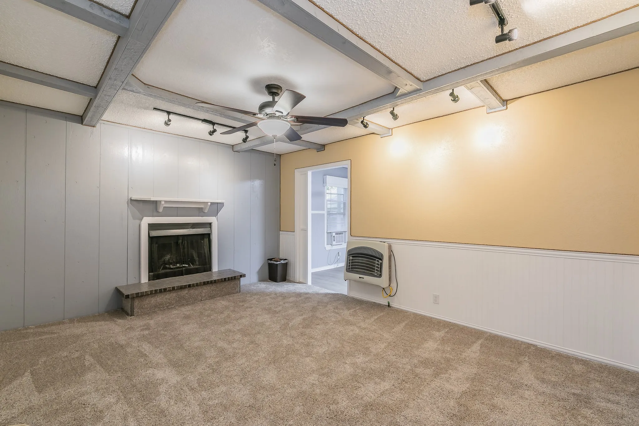 Single Family Residence For Sale in Tarrant County , 3729 Chenault Street, Fort Worth, Texas 76111, 3 Bedroom, 1 Bathroom, Garage spaces, 1,100 Sqft, built in 1957, mls#21413734, Real Estate Agent in Fort Worth, Homes For Sale in Tarrant county, Homes For Sale in Fort Worth, Realtor in Fort Worth Texas, Real Estate Brokerage Independent Realty Texas, Luminita Cordes Realtor
