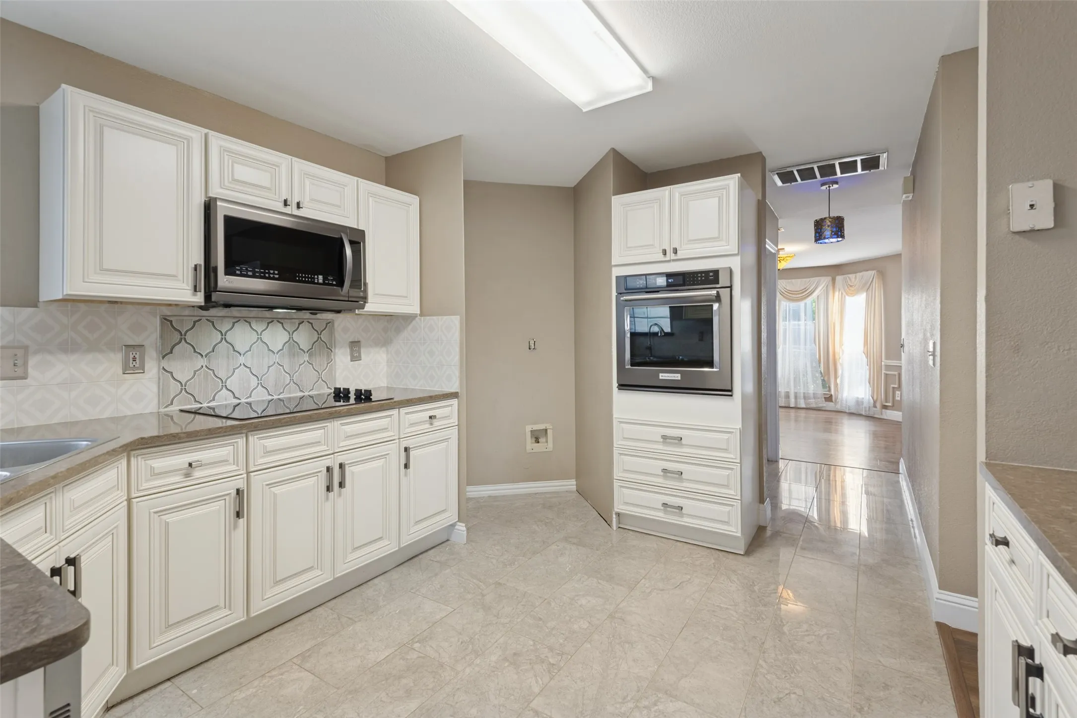 Single Family Residence For Sale in Collin County , 6705 Mantissa Drive, Plano, Texas 75023, 3 Bedroom, 3 Bathroom, 2 Garage spaces, 2,139 Sqft, built in 1990, mls#21413801, Real Estate Agent in Plano, Homes For Sale in Collin county, Homes For Sale in Plano, Realtor in Plano Texas, Real Estate Brokerage Independent Realty Texas, Luminita Cordes Realtor