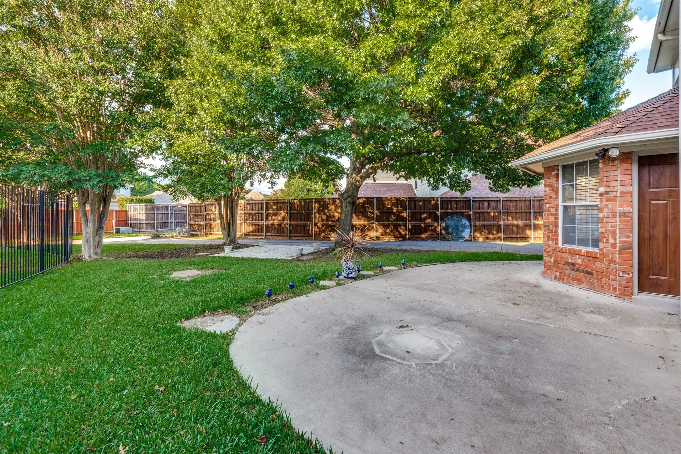 Single Family Residence For Sale in Collin County , 6705 Mantissa Drive, Plano, Texas 75023, 3 Bedroom, 3 Bathroom, 2 Garage spaces, 2,139 Sqft, built in 1990, mls#21413801, Real Estate Agent in Plano, Homes For Sale in Collin county, Homes For Sale in Plano, Realtor in Plano Texas, Real Estate Brokerage Independent Realty Texas, Luminita Cordes Realtor