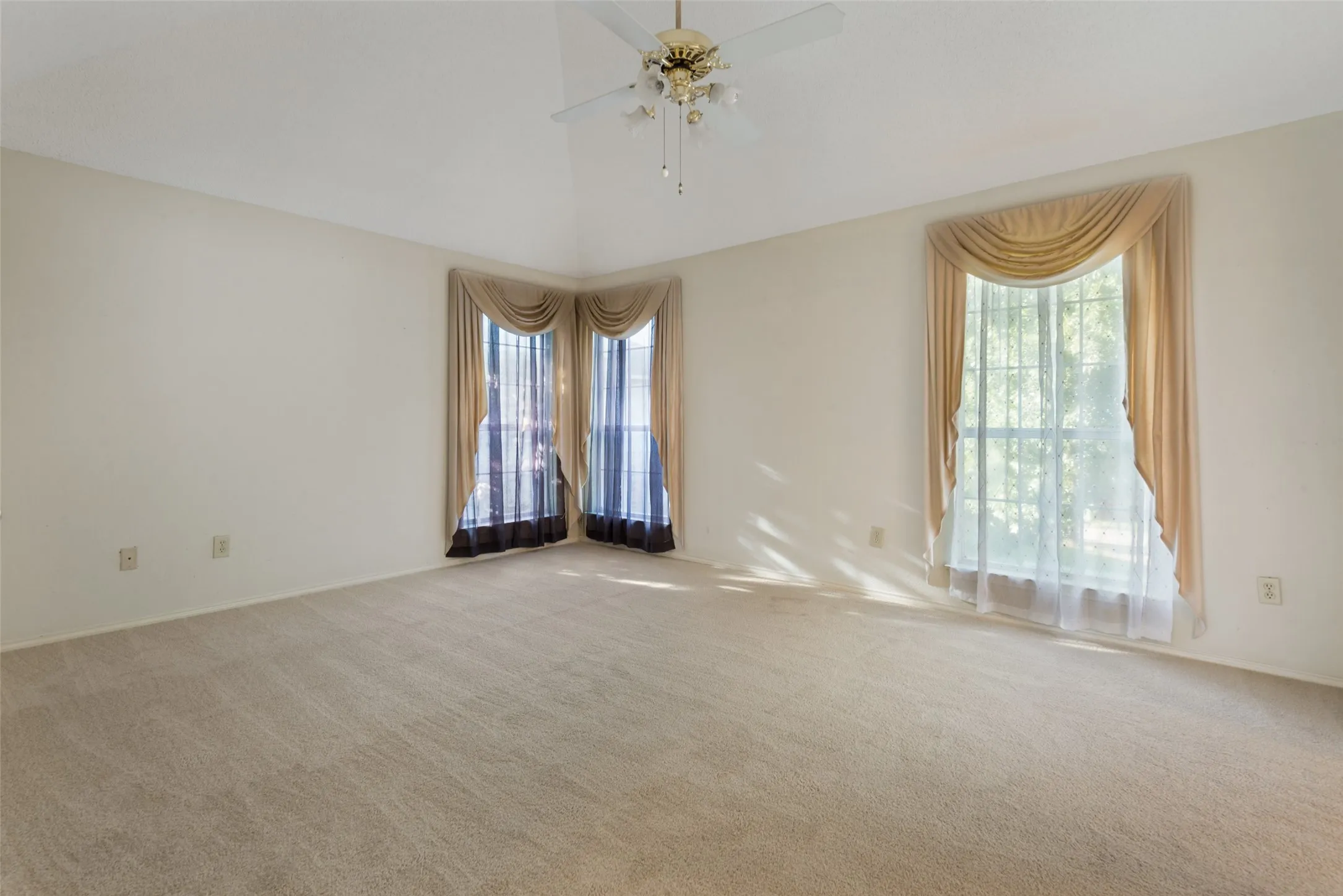 Single Family Residence For Sale in Collin County , 6705 Mantissa Drive, Plano, Texas 75023, 3 Bedroom, 3 Bathroom, 2 Garage spaces, 2,139 Sqft, built in 1990, mls#21413801, Real Estate Agent in Plano, Homes For Sale in Collin county, Homes For Sale in Plano, Realtor in Plano Texas, Real Estate Brokerage Independent Realty Texas, Luminita Cordes Realtor
