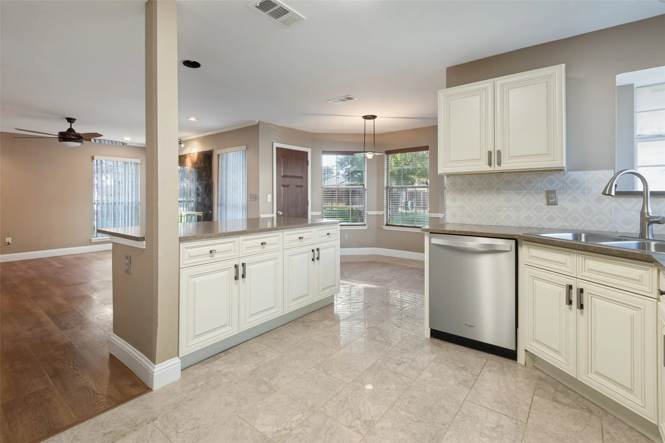 Single Family Residence For Sale in Collin County , 6705 Mantissa Drive, Plano, Texas 75023, 3 Bedroom, 3 Bathroom, 2 Garage spaces, 2,139 Sqft, built in 1990, mls#21413801, Real Estate Agent in Plano, Homes For Sale in Collin county, Homes For Sale in Plano, Realtor in Plano Texas, Real Estate Brokerage Independent Realty Texas, Luminita Cordes Realtor
