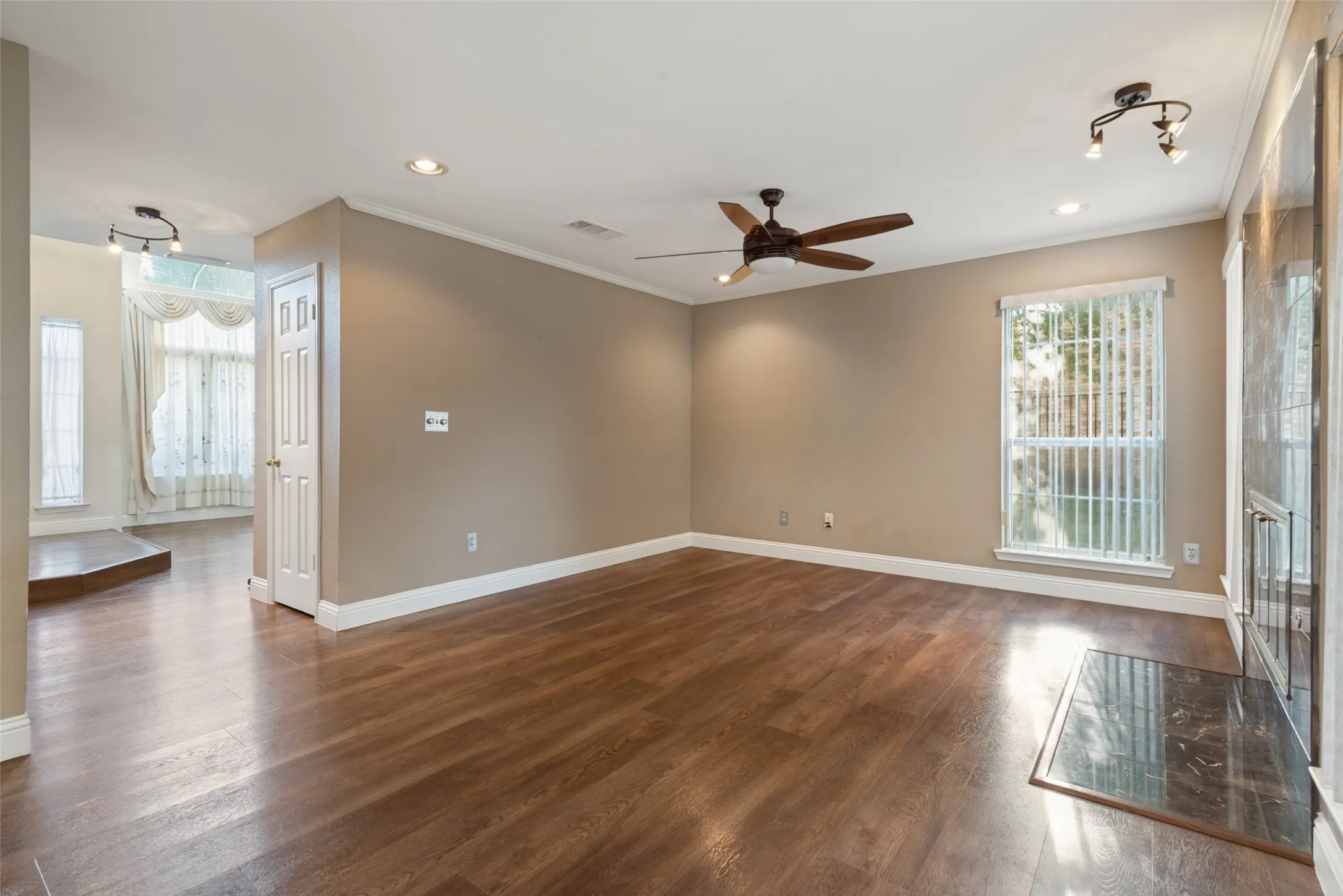 Single Family Residence For Sale in Collin County , 6705 Mantissa Drive, Plano, Texas 75023, 3 Bedroom, 3 Bathroom, 2 Garage spaces, 2,139 Sqft, built in 1990, mls#21413801, Real Estate Agent in Plano, Homes For Sale in Collin county, Homes For Sale in Plano, Realtor in Plano Texas, Real Estate Brokerage Independent Realty Texas, Luminita Cordes Realtor