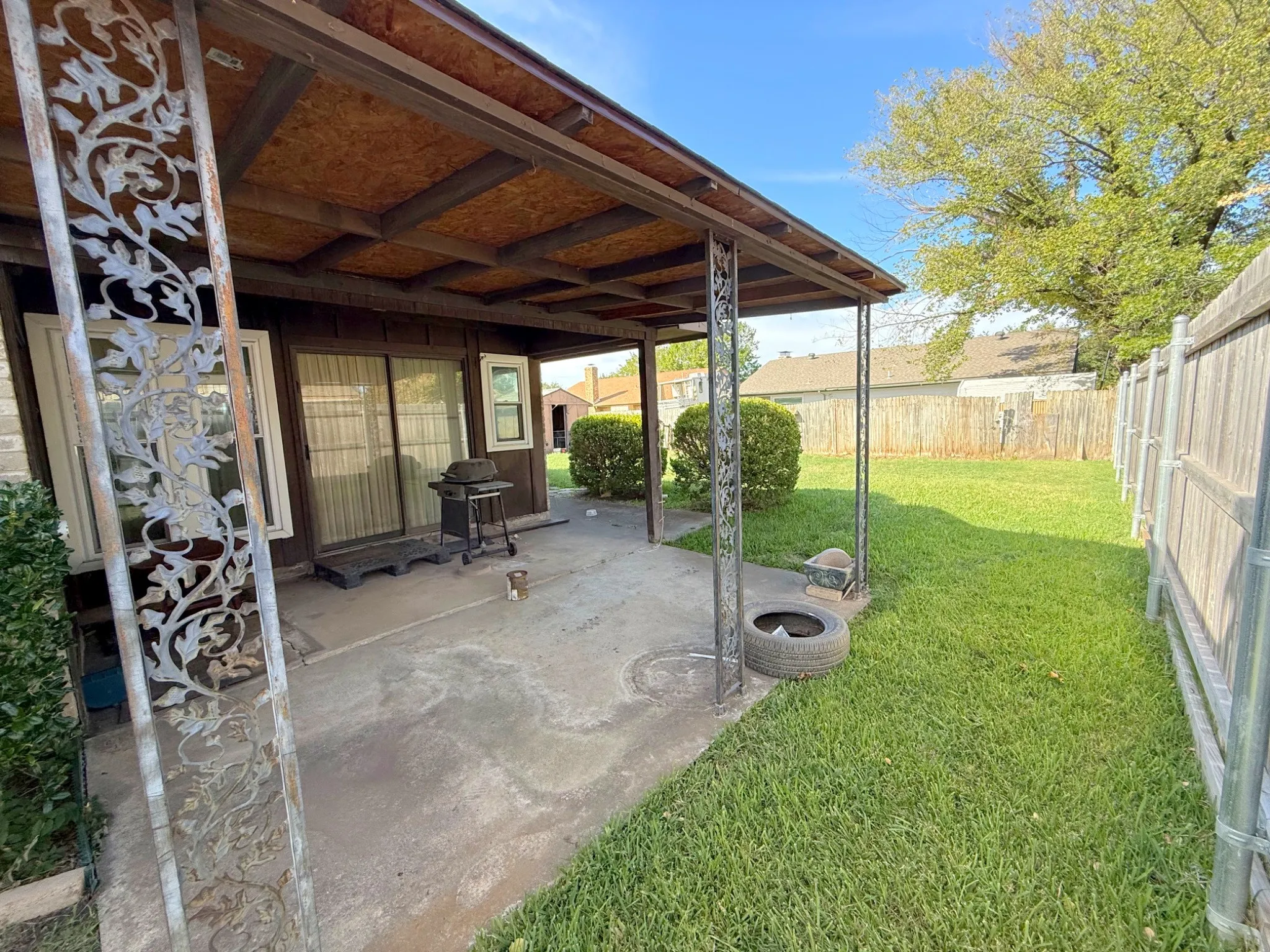 Single Family Residence For Sale in Denton County , 2806 Arcadia Lane, Carrollton, Texas 75007, 3 Bedroom, 2 Bathroom, 2 Garage spaces, 1,534 Sqft, built in 1973, mls#21414648, Real Estate Agent in Carrollton, Homes For Sale in Denton county, Homes For Sale in Carrollton, Realtor in Carrollton Texas, Real Estate Brokerage Independent Realty Texas, Luminita Cordes Realtor