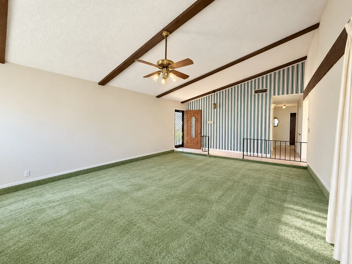 Single Family Residence For Sale in Denton County , 2806 Arcadia Lane, Carrollton, Texas 75007, 3 Bedroom, 2 Bathroom, 2 Garage spaces, 1,534 Sqft, built in 1973, mls#21414648, Real Estate Agent in Carrollton, Homes For Sale in Denton county, Homes For Sale in Carrollton, Realtor in Carrollton Texas, Real Estate Brokerage Independent Realty Texas, Luminita Cordes Realtor
