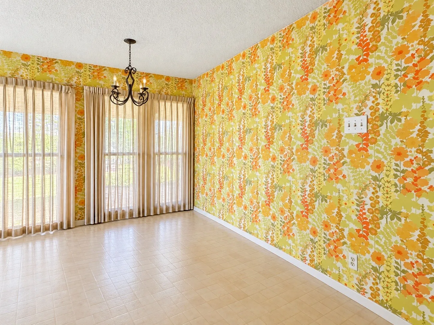 Single Family Residence For Sale in Denton County , 2806 Arcadia Lane, Carrollton, Texas 75007, 3 Bedroom, 2 Bathroom, 2 Garage spaces, 1,534 Sqft, built in 1973, mls#21414648, Real Estate Agent in Carrollton, Homes For Sale in Denton county, Homes For Sale in Carrollton, Realtor in Carrollton Texas, Real Estate Brokerage Independent Realty Texas, Luminita Cordes Realtor