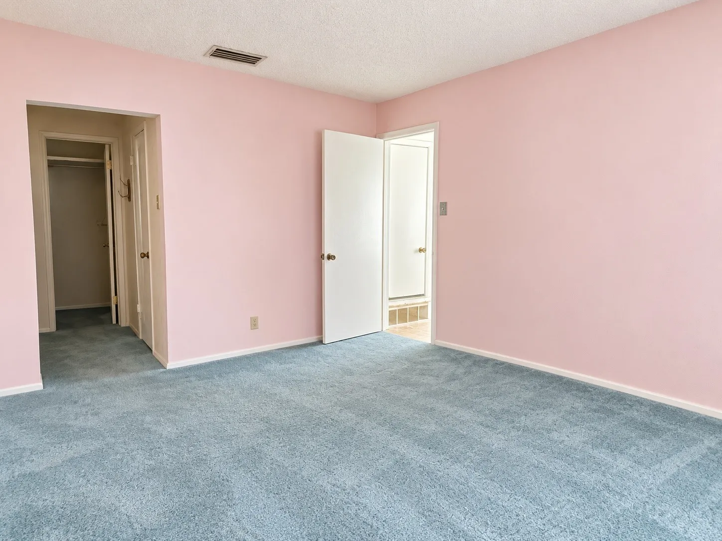 Single Family Residence For Sale in Denton County , 2806 Arcadia Lane, Carrollton, Texas 75007, 3 Bedroom, 2 Bathroom, 2 Garage spaces, 1,534 Sqft, built in 1973, mls#21414648, Real Estate Agent in Carrollton, Homes For Sale in Denton county, Homes For Sale in Carrollton, Realtor in Carrollton Texas, Real Estate Brokerage Independent Realty Texas, Luminita Cordes Realtor