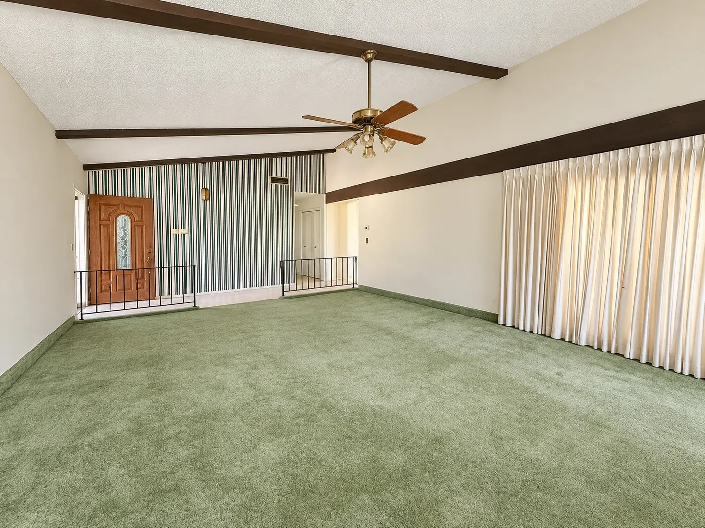 Single Family Residence For Sale in Denton County , 2806 Arcadia Lane, Carrollton, Texas 75007, 3 Bedroom, 2 Bathroom, 2 Garage spaces, 1,534 Sqft, built in 1973, mls#21414648, Real Estate Agent in Carrollton, Homes For Sale in Denton county, Homes For Sale in Carrollton, Realtor in Carrollton Texas, Real Estate Brokerage Independent Realty Texas, Luminita Cordes Realtor