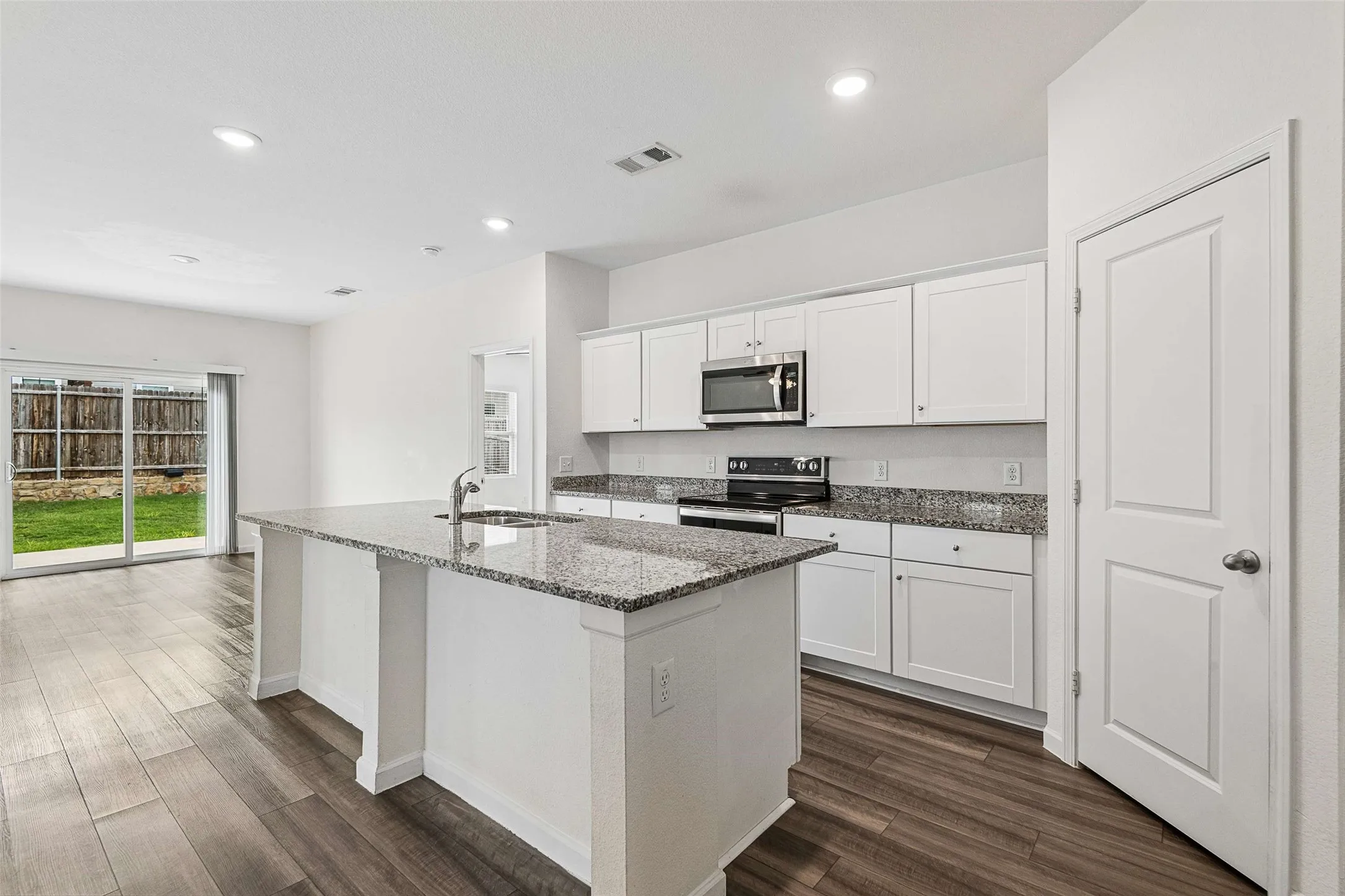 Single Family Residence For Rent in Tarrant County , 8360 Stovepipe Drive, Fort Worth, Texas 76179, 4 Bedroom, 2 Bathroom, 2 Garage spaces, 1,882 Sqft, built in 2023, mls#21414636, Real Estate Agent in Fort Worth, Homes For Rent in Tarrant county, Homes For Rent in Fort Worth, Realtor in Fort Worth Texas, Real Estate Brokerage Independent Realty Texas, Luminita Cordes Realtor