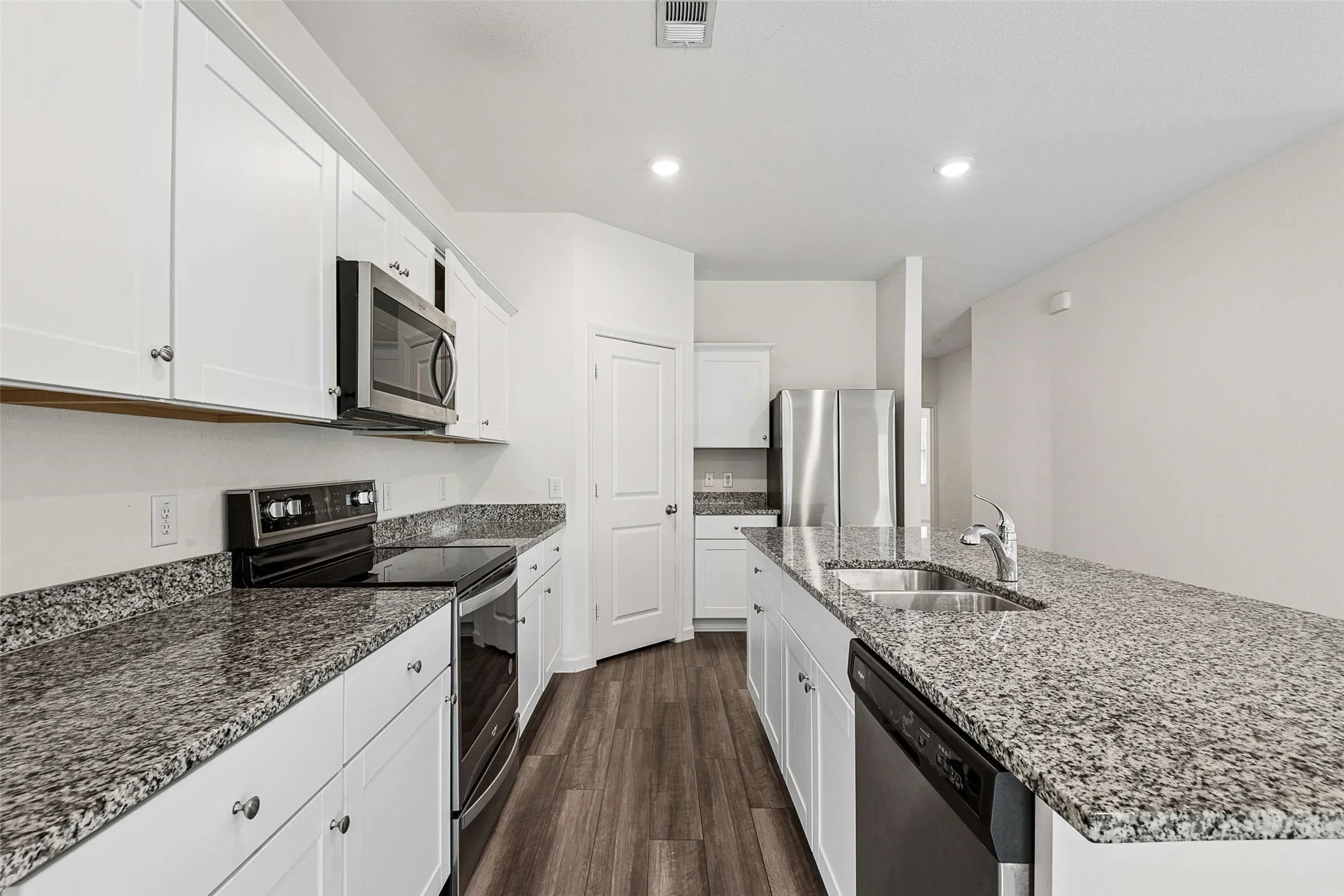 Single Family Residence For Rent in Tarrant County , 8360 Stovepipe Drive, Fort Worth, Texas 76179, 4 Bedroom, 2 Bathroom, 2 Garage spaces, 1,882 Sqft, built in 2023, mls#21414636, Real Estate Agent in Fort Worth, Homes For Rent in Tarrant county, Homes For Rent in Fort Worth, Realtor in Fort Worth Texas, Real Estate Brokerage Independent Realty Texas, Luminita Cordes Realtor
