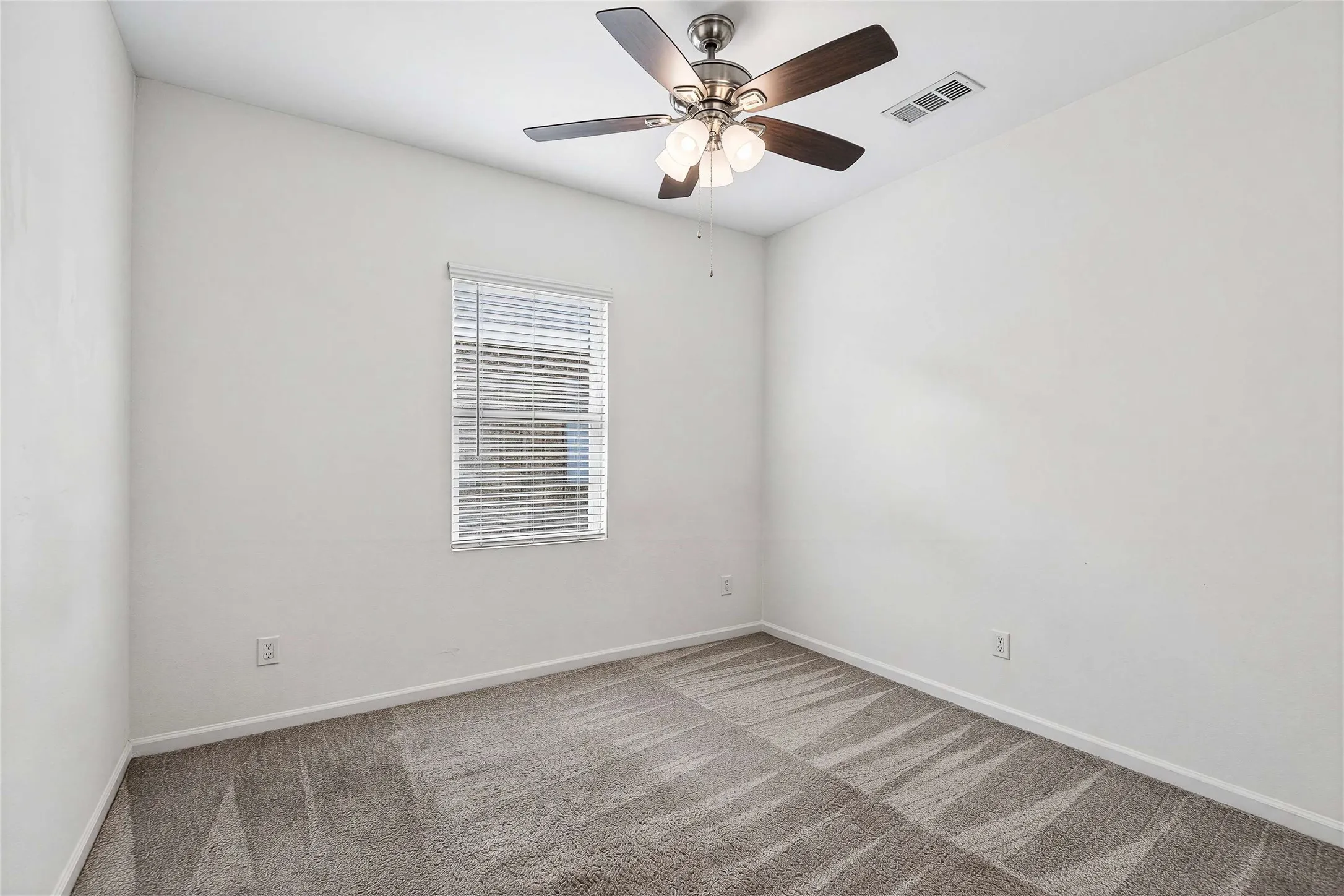 Single Family Residence For Rent in Tarrant County , 8360 Stovepipe Drive, Fort Worth, Texas 76179, 4 Bedroom, 2 Bathroom, 2 Garage spaces, 1,882 Sqft, built in 2023, mls#21414636, Real Estate Agent in Fort Worth, Homes For Rent in Tarrant county, Homes For Rent in Fort Worth, Realtor in Fort Worth Texas, Real Estate Brokerage Independent Realty Texas, Luminita Cordes Realtor