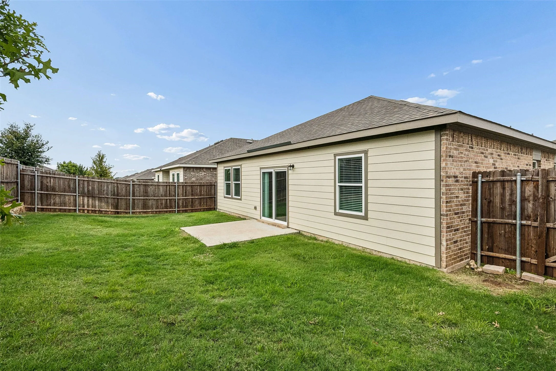 Single Family Residence For Rent in Tarrant County , 8360 Stovepipe Drive, Fort Worth, Texas 76179, 4 Bedroom, 2 Bathroom, 2 Garage spaces, 1,882 Sqft, built in 2023, mls#21414636, Real Estate Agent in Fort Worth, Homes For Rent in Tarrant county, Homes For Rent in Fort Worth, Realtor in Fort Worth Texas, Real Estate Brokerage Independent Realty Texas, Luminita Cordes Realtor