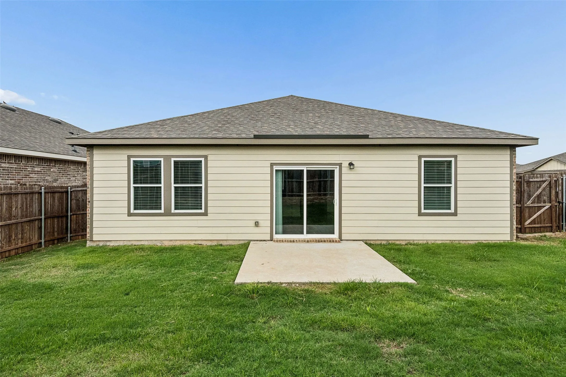 Single Family Residence For Rent in Tarrant County , 8360 Stovepipe Drive, Fort Worth, Texas 76179, 4 Bedroom, 2 Bathroom, 2 Garage spaces, 1,882 Sqft, built in 2023, mls#21414636, Real Estate Agent in Fort Worth, Homes For Rent in Tarrant county, Homes For Rent in Fort Worth, Realtor in Fort Worth Texas, Real Estate Brokerage Independent Realty Texas, Luminita Cordes Realtor