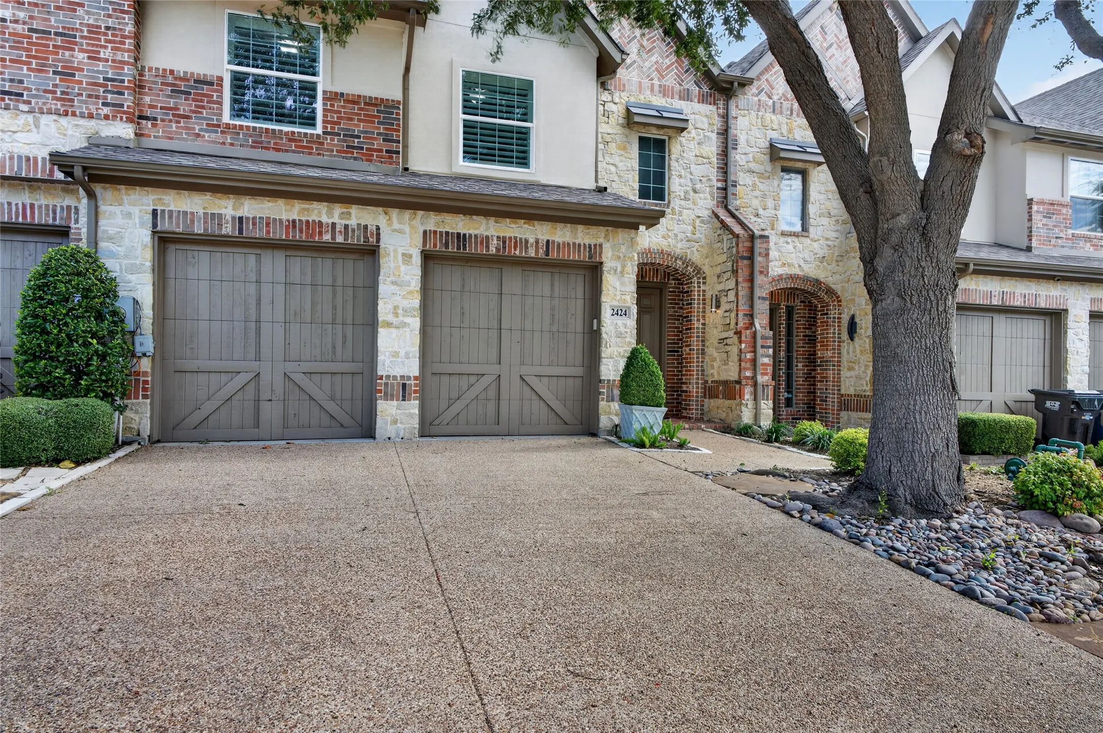 Townhouse For Sale in Collin County , 2424 Greymoore Drive, Frisco, Texas 75034, 3 Bedroom, 3 Bathroom, 2 Garage spaces, 2,476 Sqft, built in 2005, mls#21411472, Real Estate Agent in Frisco, Homes For Sale in Collin county, Homes For Sale in Frisco, Realtor in Frisco Texas, Real Estate Brokerage Independent Realty Texas, Luminita Cordes Realtor