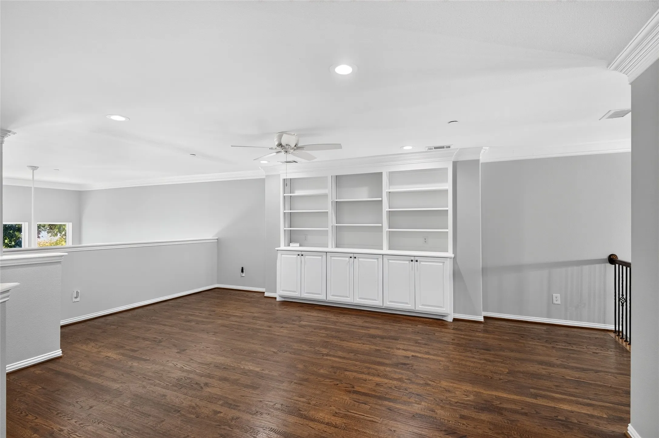 Townhouse For Sale in Collin County , 2424 Greymoore Drive, Frisco, Texas 75034, 3 Bedroom, 3 Bathroom, 2 Garage spaces, 2,476 Sqft, built in 2005, mls#21411472, Real Estate Agent in Frisco, Homes For Sale in Collin county, Homes For Sale in Frisco, Realtor in Frisco Texas, Real Estate Brokerage Independent Realty Texas, Luminita Cordes Realtor