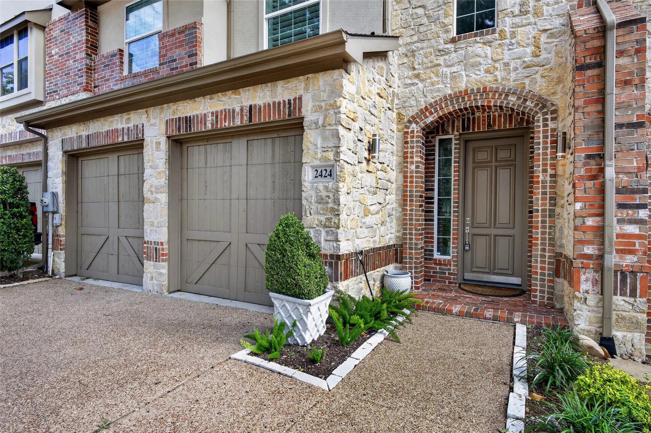 Townhouse For Sale in Collin County , 2424 Greymoore Drive, Frisco, Texas 75034, 3 Bedroom, 3 Bathroom, 2 Garage spaces, 2,476 Sqft, built in 2005, mls#21411472, Real Estate Agent in Frisco, Homes For Sale in Collin county, Homes For Sale in Frisco, Realtor in Frisco Texas, Real Estate Brokerage Independent Realty Texas, Luminita Cordes Realtor