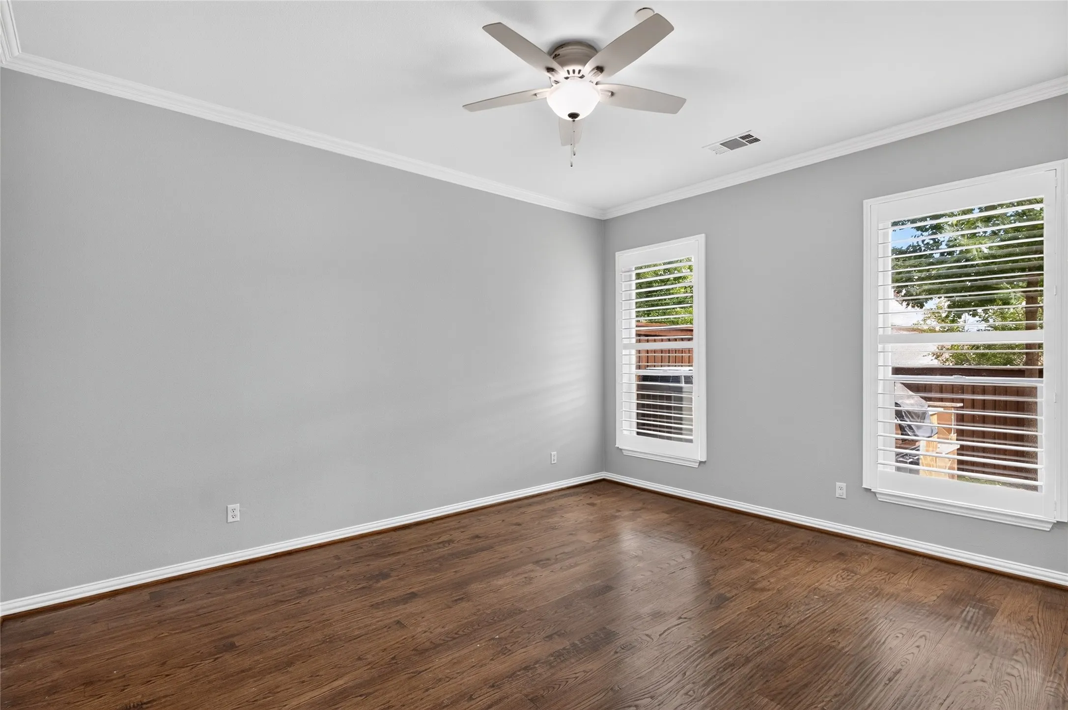 Townhouse For Sale in Collin County , 2424 Greymoore Drive, Frisco, Texas 75034, 3 Bedroom, 3 Bathroom, 2 Garage spaces, 2,476 Sqft, built in 2005, mls#21411472, Real Estate Agent in Frisco, Homes For Sale in Collin county, Homes For Sale in Frisco, Realtor in Frisco Texas, Real Estate Brokerage Independent Realty Texas, Luminita Cordes Realtor