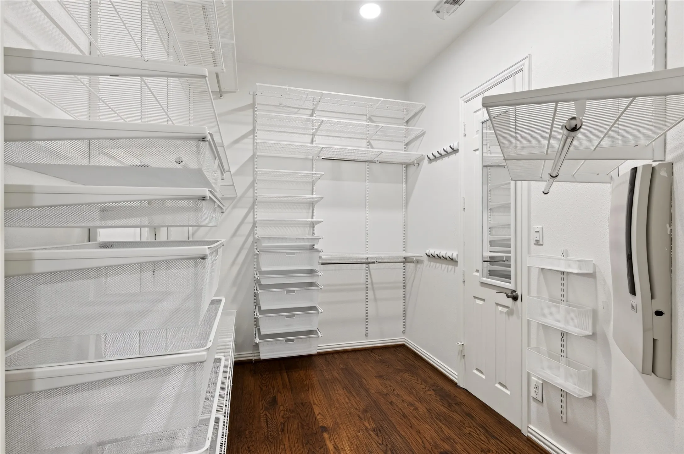 Townhouse For Sale in Collin County , 2424 Greymoore Drive, Frisco, Texas 75034, 3 Bedroom, 3 Bathroom, 2 Garage spaces, 2,476 Sqft, built in 2005, mls#21411472, Real Estate Agent in Frisco, Homes For Sale in Collin county, Homes For Sale in Frisco, Realtor in Frisco Texas, Real Estate Brokerage Independent Realty Texas, Luminita Cordes Realtor
