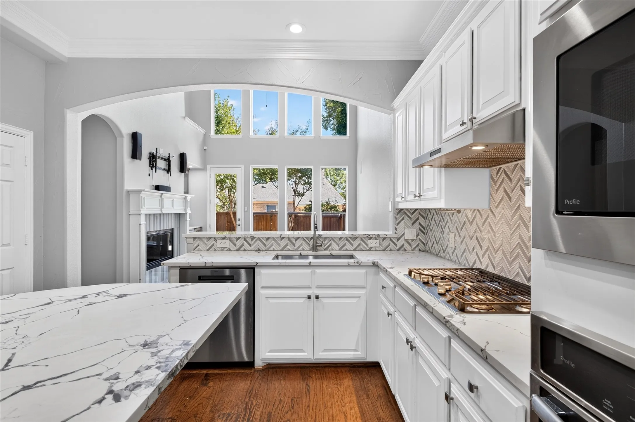 Townhouse For Sale in Collin County , 2424 Greymoore Drive, Frisco, Texas 75034, 3 Bedroom, 3 Bathroom, 2 Garage spaces, 2,476 Sqft, built in 2005, mls#21411472, Real Estate Agent in Frisco, Homes For Sale in Collin county, Homes For Sale in Frisco, Realtor in Frisco Texas, Real Estate Brokerage Independent Realty Texas, Luminita Cordes Realtor