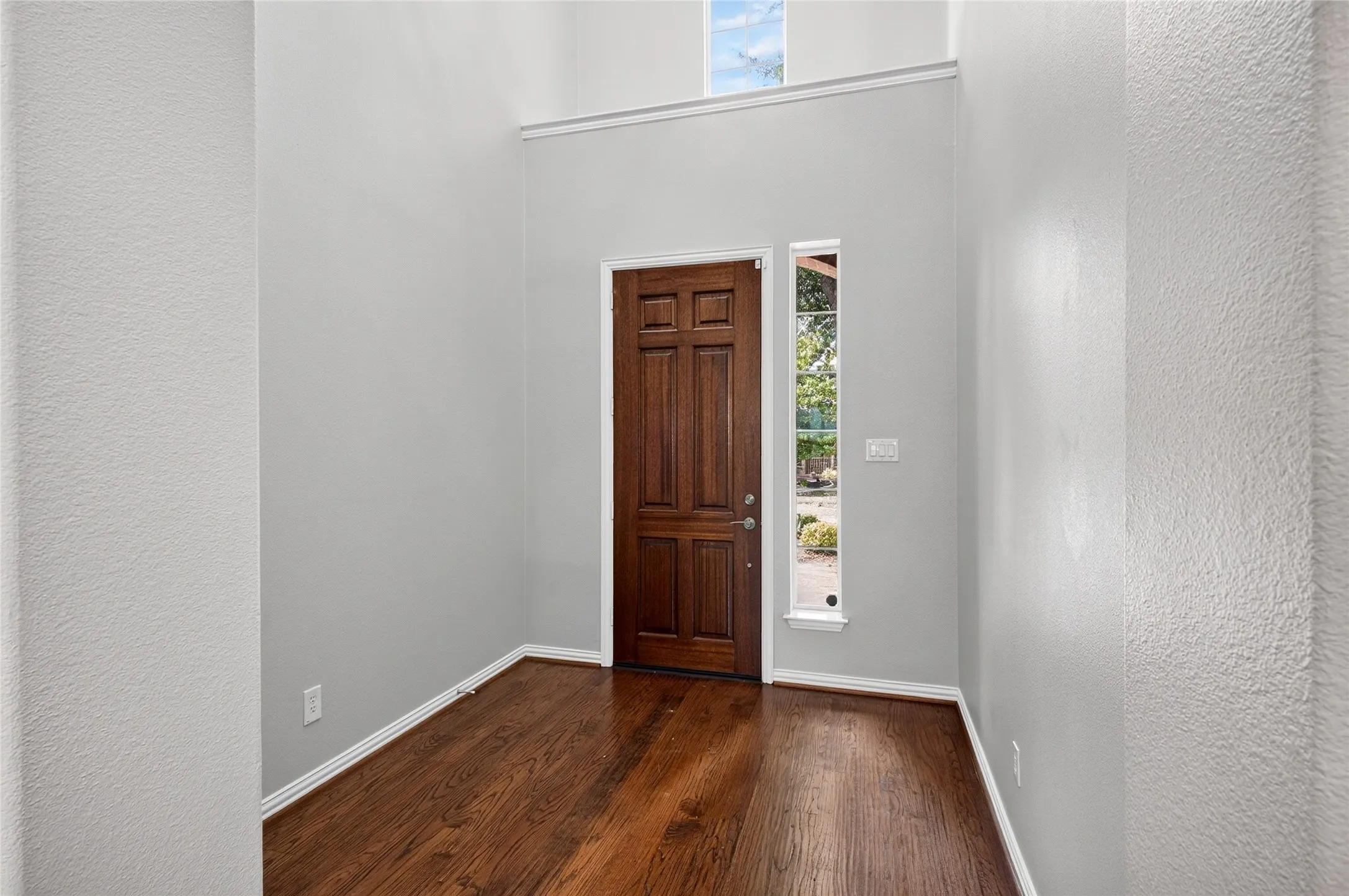 Townhouse For Sale in Collin County , 2424 Greymoore Drive, Frisco, Texas 75034, 3 Bedroom, 3 Bathroom, 2 Garage spaces, 2,476 Sqft, built in 2005, mls#21411472, Real Estate Agent in Frisco, Homes For Sale in Collin county, Homes For Sale in Frisco, Realtor in Frisco Texas, Real Estate Brokerage Independent Realty Texas, Luminita Cordes Realtor