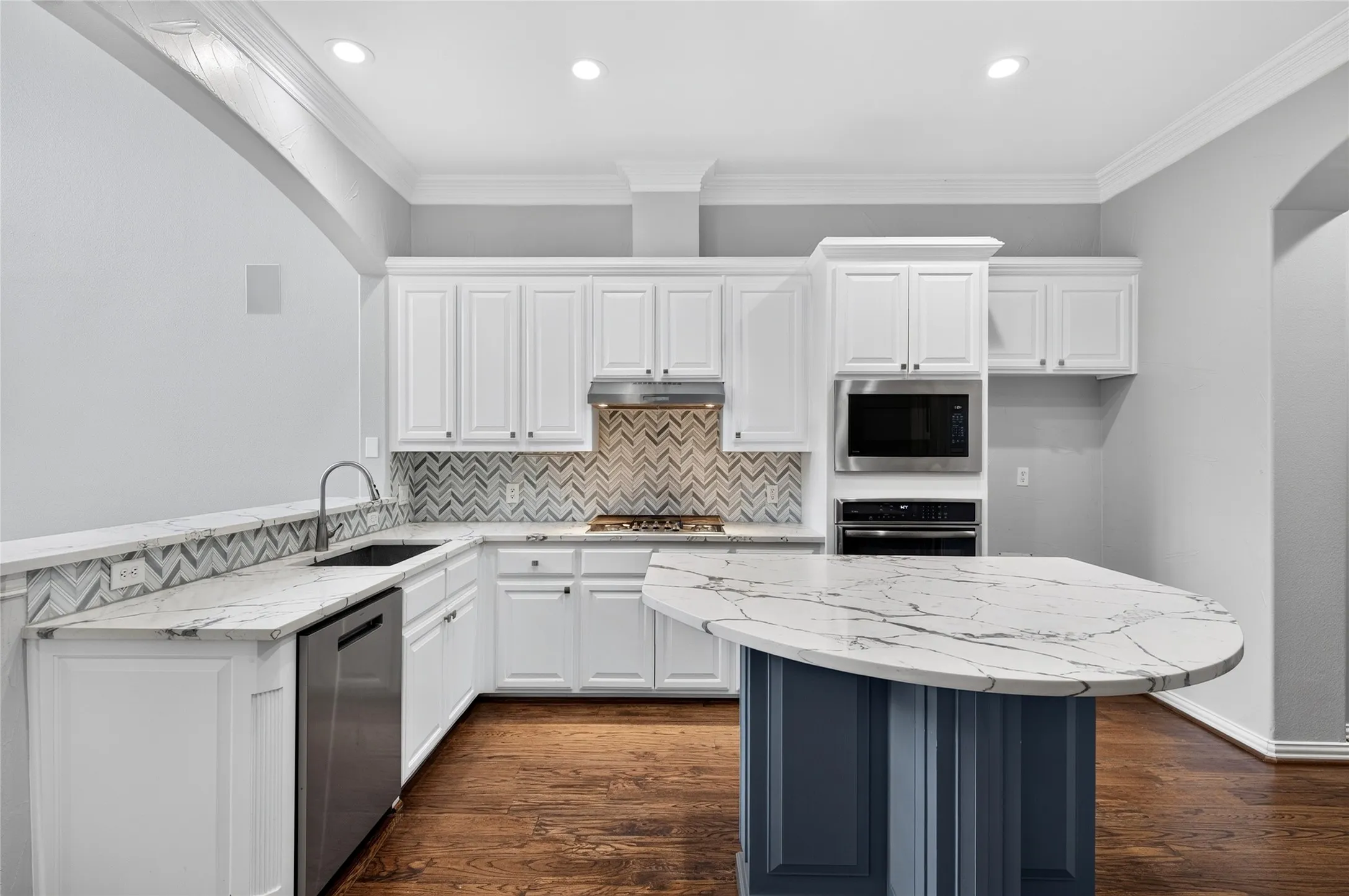 Townhouse For Sale in Collin County , 2424 Greymoore Drive, Frisco, Texas 75034, 3 Bedroom, 3 Bathroom, 2 Garage spaces, 2,476 Sqft, built in 2005, mls#21411472, Real Estate Agent in Frisco, Homes For Sale in Collin county, Homes For Sale in Frisco, Realtor in Frisco Texas, Real Estate Brokerage Independent Realty Texas, Luminita Cordes Realtor