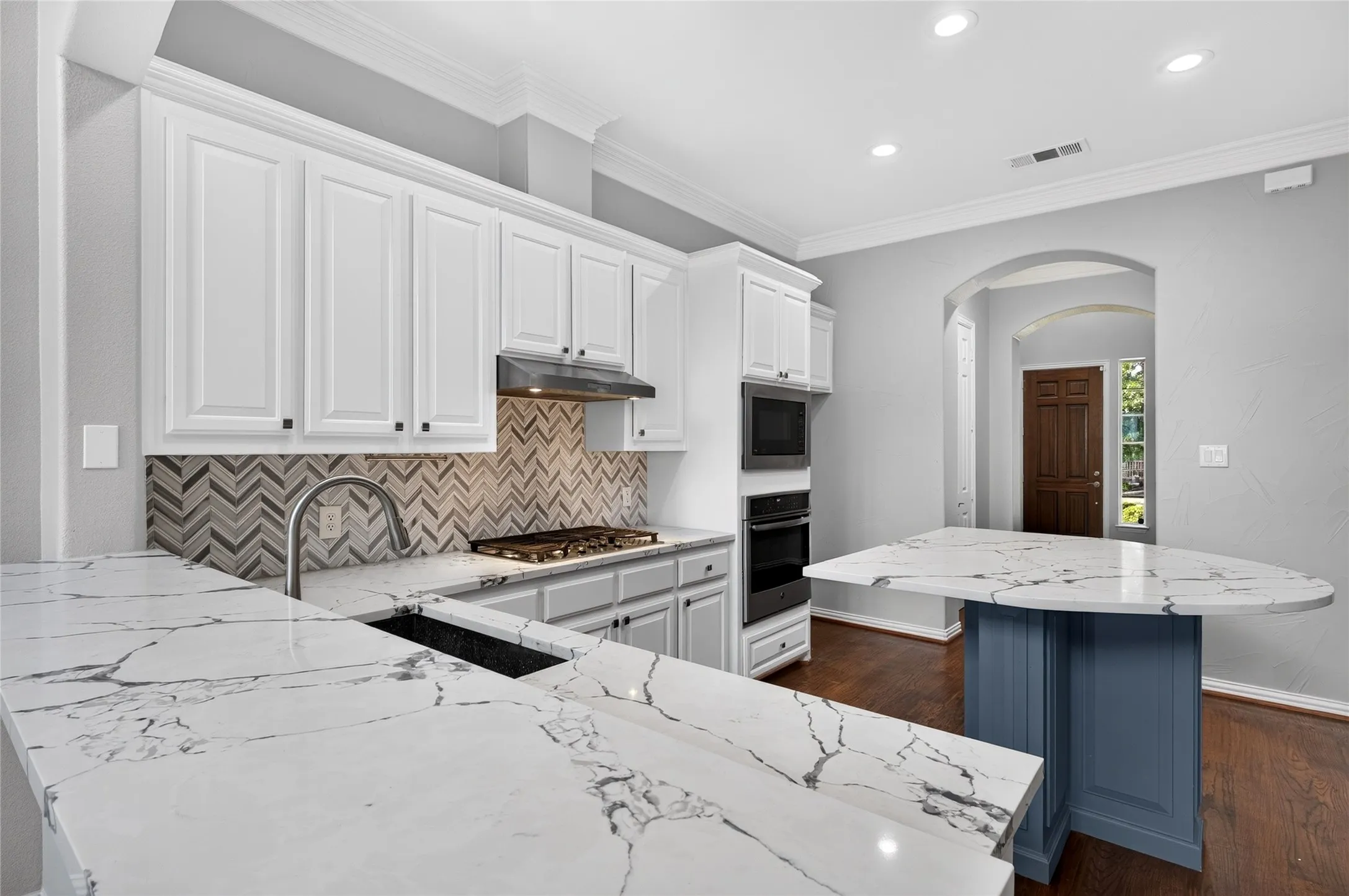 Townhouse For Sale in Collin County , 2424 Greymoore Drive, Frisco, Texas 75034, 3 Bedroom, 3 Bathroom, 2 Garage spaces, 2,476 Sqft, built in 2005, mls#21411472, Real Estate Agent in Frisco, Homes For Sale in Collin county, Homes For Sale in Frisco, Realtor in Frisco Texas, Real Estate Brokerage Independent Realty Texas, Luminita Cordes Realtor