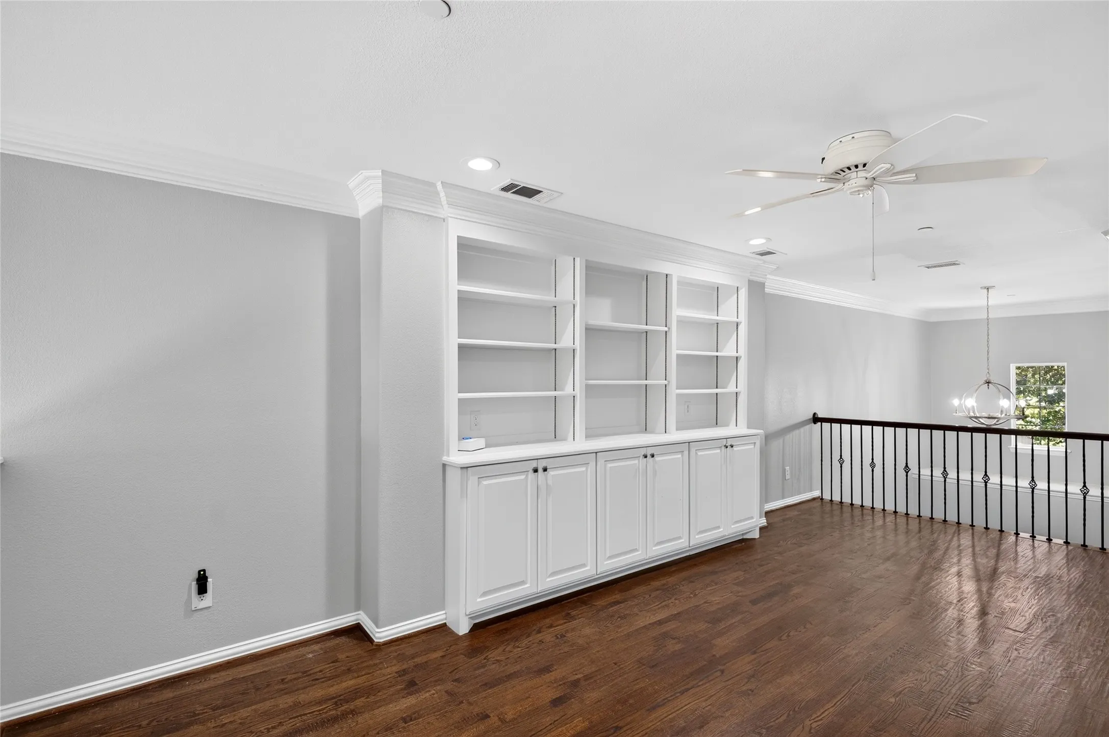 Townhouse For Sale in Collin County , 2424 Greymoore Drive, Frisco, Texas 75034, 3 Bedroom, 3 Bathroom, 2 Garage spaces, 2,476 Sqft, built in 2005, mls#21411472, Real Estate Agent in Frisco, Homes For Sale in Collin county, Homes For Sale in Frisco, Realtor in Frisco Texas, Real Estate Brokerage Independent Realty Texas, Luminita Cordes Realtor