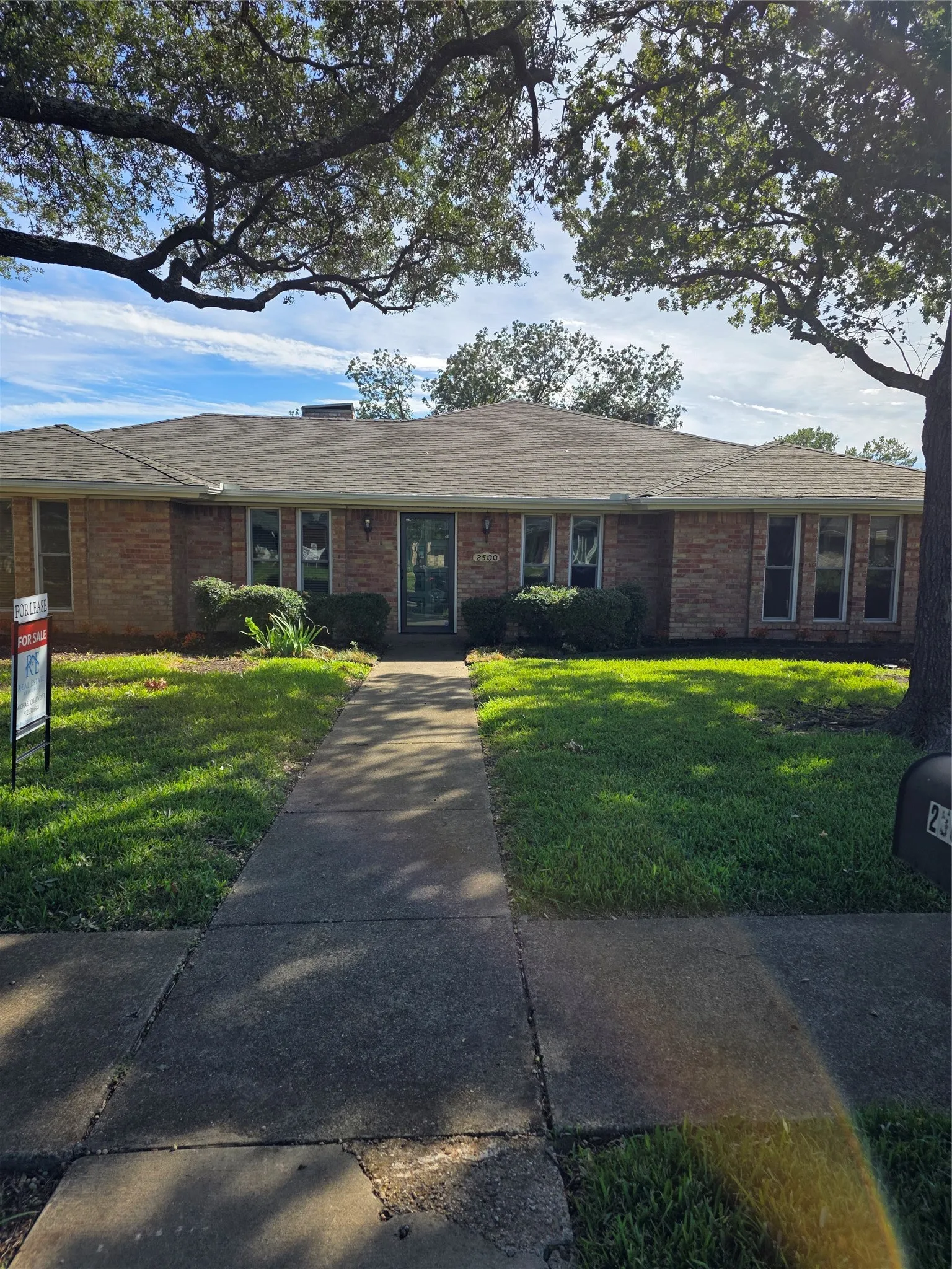 
Front of the House

