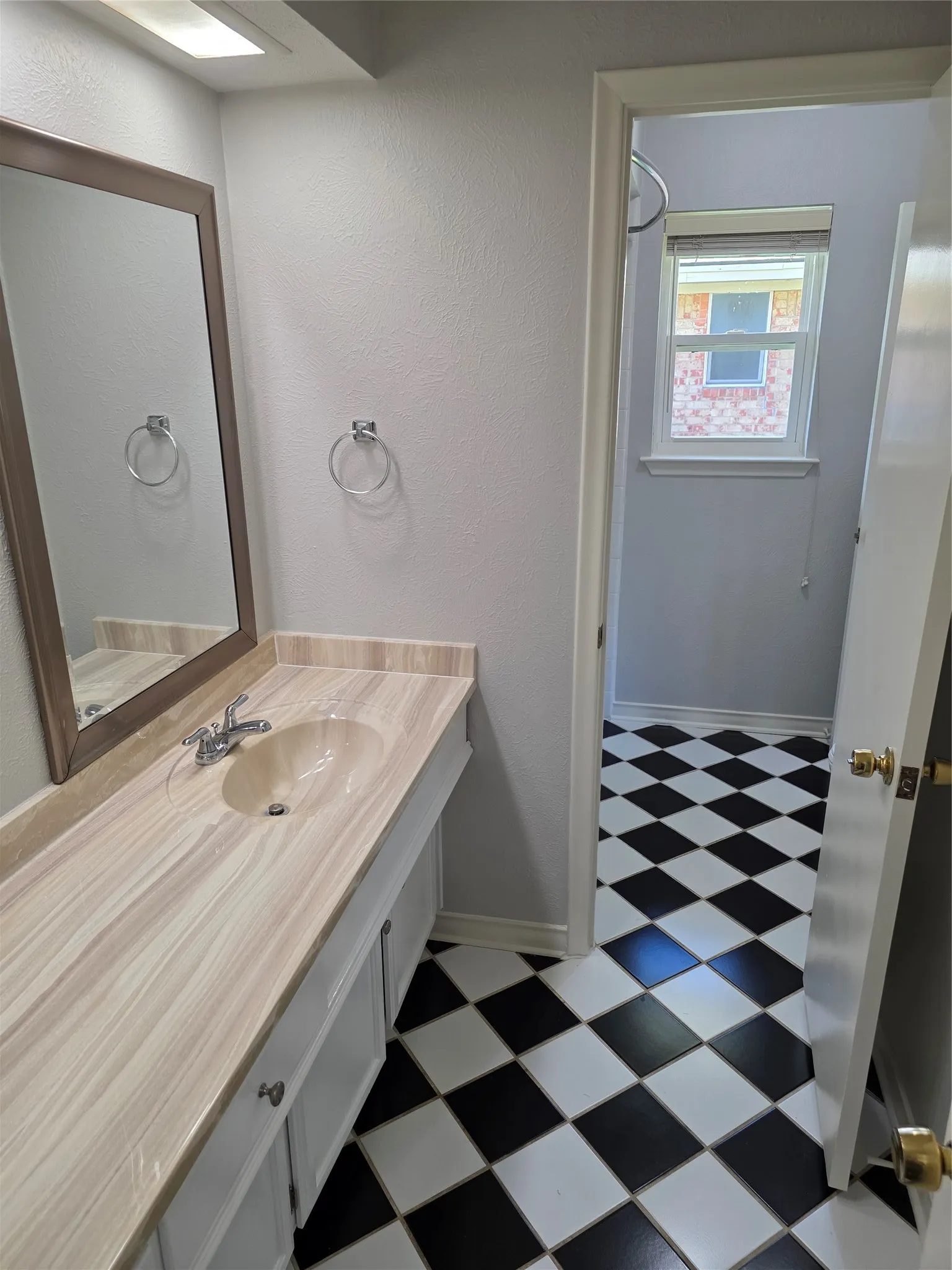 Single Family Residence For Rent in Collin County , 2500 Grandview Drive, Plano, Texas 75075, 3 Bedroom, 3 Bathroom, 2 Garage spaces, 2,580 Sqft, built in 1969, mls#21414560, Real Estate Agent in Plano, Homes For Rent in Collin county, Homes For Rent in Plano, Realtor in Plano Texas, Real Estate Brokerage Independent Realty Texas, Luminita Cordes Realtor