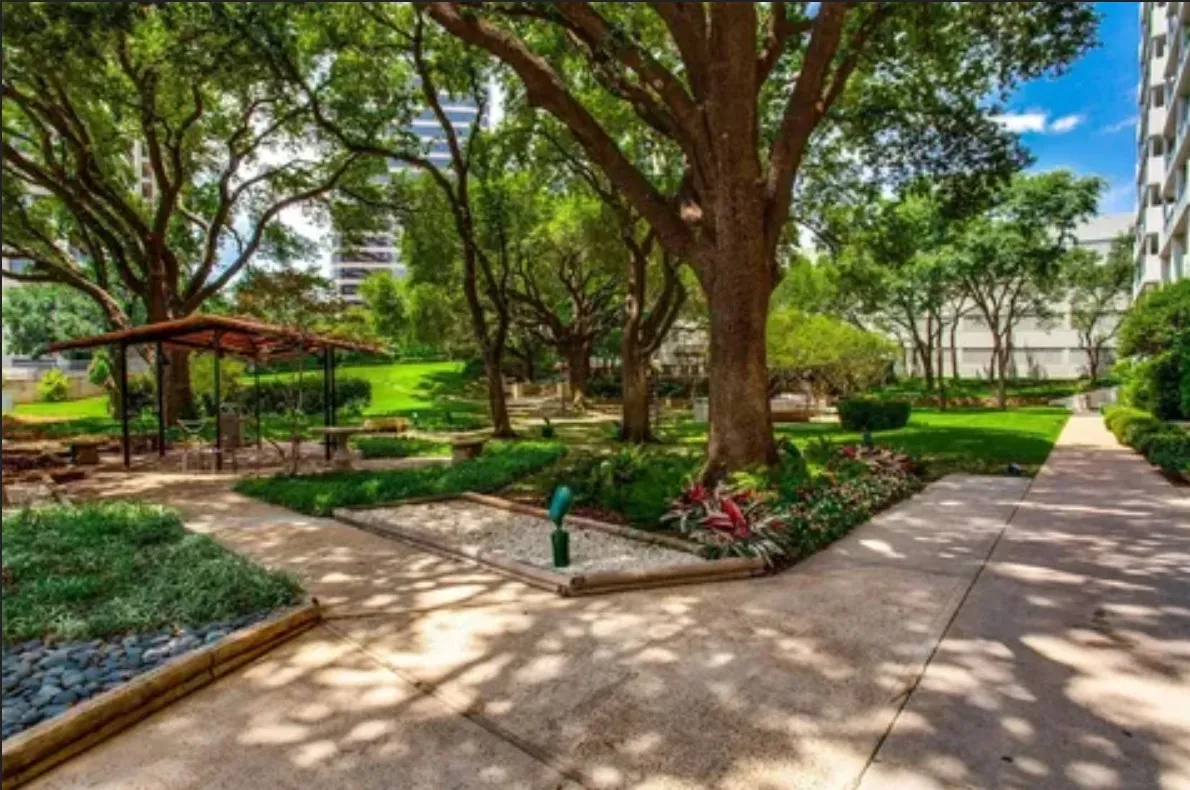 Condominium For Sale in Dallas County , 3883 Turtle Creek Boulevard 1115, Dallas, Texas 75219, 2 Bedroom, 2 Bathroom, 2 Garage spaces, 1,337 Sqft, built in 1963, mls#21414065, Real Estate Agent in Dallas, Homes For Sale in Dallas county, Homes For Sale in Dallas, Realtor in Dallas Texas, Real Estate Brokerage Independent Realty Texas, Luminita Cordes Realtor