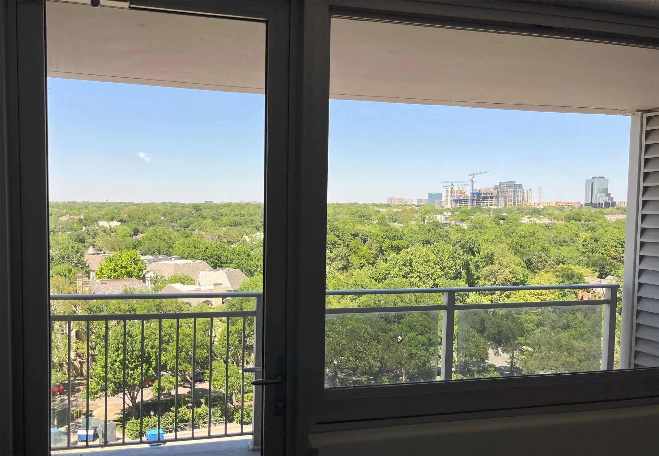Condominium For Sale in Dallas County , 3883 Turtle Creek Boulevard 1115, Dallas, Texas 75219, 2 Bedroom, 2 Bathroom, 2 Garage spaces, 1,337 Sqft, built in 1963, mls#21414065, Real Estate Agent in Dallas, Homes For Sale in Dallas county, Homes For Sale in Dallas, Realtor in Dallas Texas, Real Estate Brokerage Independent Realty Texas, Luminita Cordes Realtor