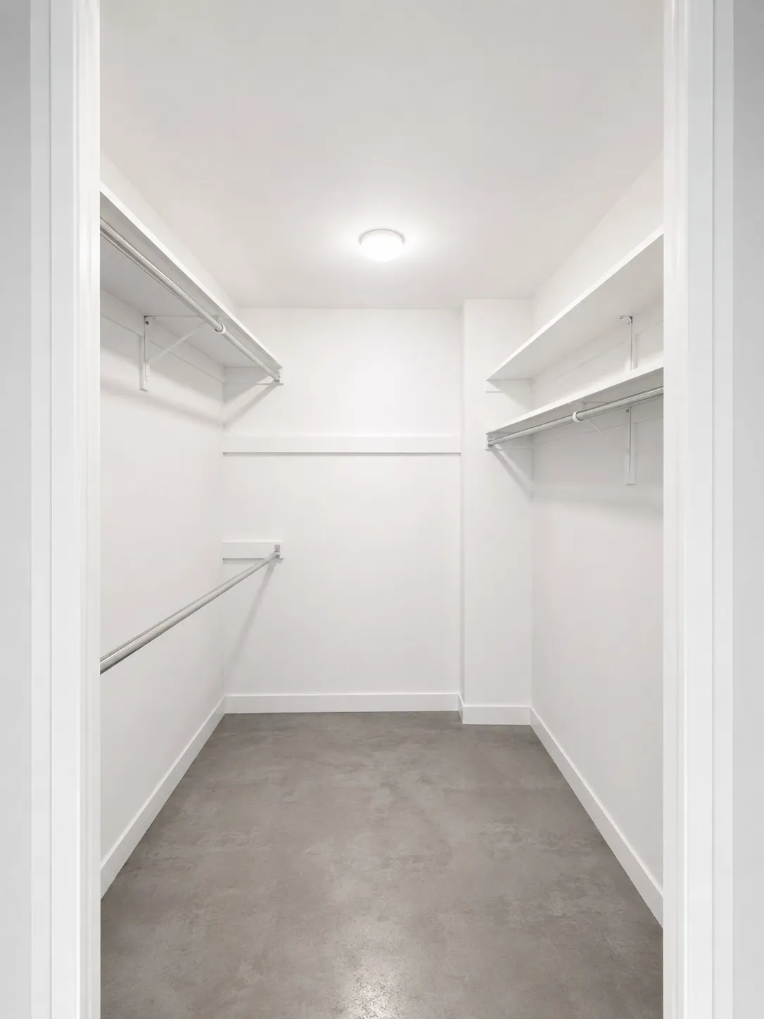 Bedrm 2 walk-in closet