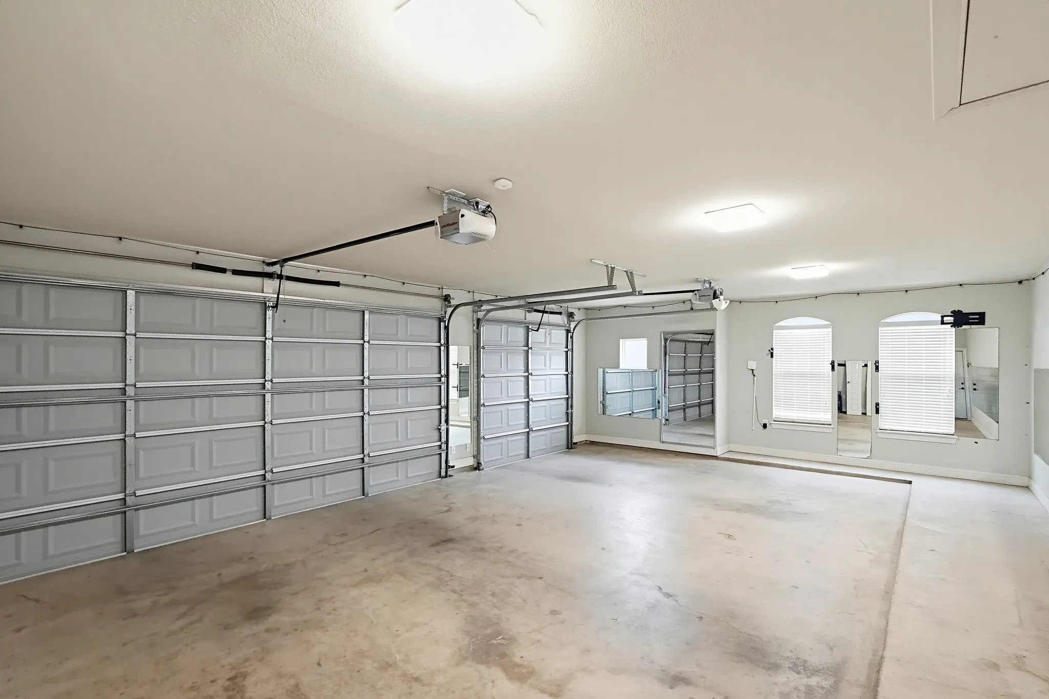 Single Family Residence For Sale in Taylor County , 126 Angie Lane, Abilene, Texas 79602, 4 Bedroom, 3 Bathroom, 3 Garage spaces, 2,752 Sqft, built in 2016, mls#21414484, Real Estate Agent in Abilene, Homes For Sale in Taylor county, Homes For Sale in Abilene, Realtor in Abilene Texas, Real Estate Brokerage Independent Realty Texas, Luminita Cordes Realtor