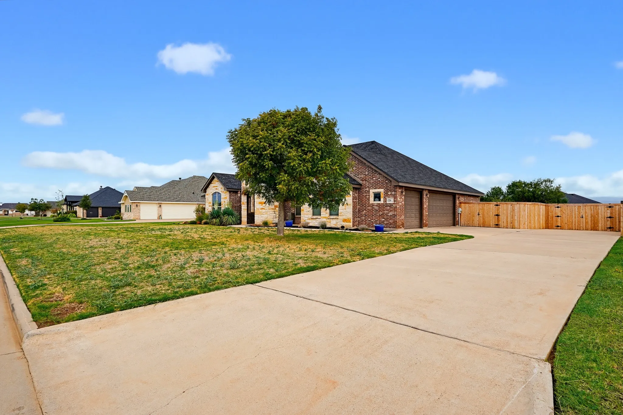 Single Family Residence For Sale in Taylor County , 126 Angie Lane, Abilene, Texas 79602, 4 Bedroom, 3 Bathroom, 3 Garage spaces, 2,752 Sqft, built in 2016, mls#21414484, Real Estate Agent in Abilene, Homes For Sale in Taylor county, Homes For Sale in Abilene, Realtor in Abilene Texas, Real Estate Brokerage Independent Realty Texas, Luminita Cordes Realtor