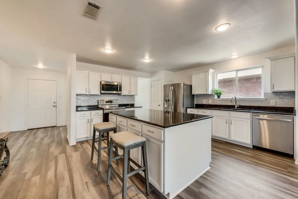 Single Family Residence For Rent in Tarrant County , 6916 Derbyshire Drive, Fort Worth, Texas 76137, 4 Bedroom, 3 Bathroom, 2 Garage spaces, 2,485 Sqft, built in 2011, mls#21412114, Real Estate Agent in Fort Worth, Homes For Rent in Tarrant county, Homes For Rent in Fort Worth, Realtor in Fort Worth Texas, Real Estate Brokerage Independent Realty Texas, Luminita Cordes Realtor