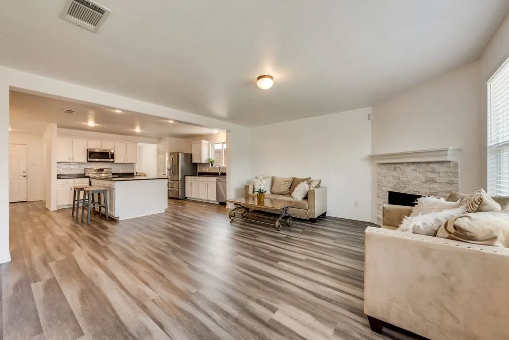 Single Family Residence For Rent in Tarrant County , 6916 Derbyshire Drive, Fort Worth, Texas 76137, 4 Bedroom, 3 Bathroom, 2 Garage spaces, 2,485 Sqft, built in 2011, mls#21412114, Real Estate Agent in Fort Worth, Homes For Rent in Tarrant county, Homes For Rent in Fort Worth, Realtor in Fort Worth Texas, Real Estate Brokerage Independent Realty Texas, Luminita Cordes Realtor