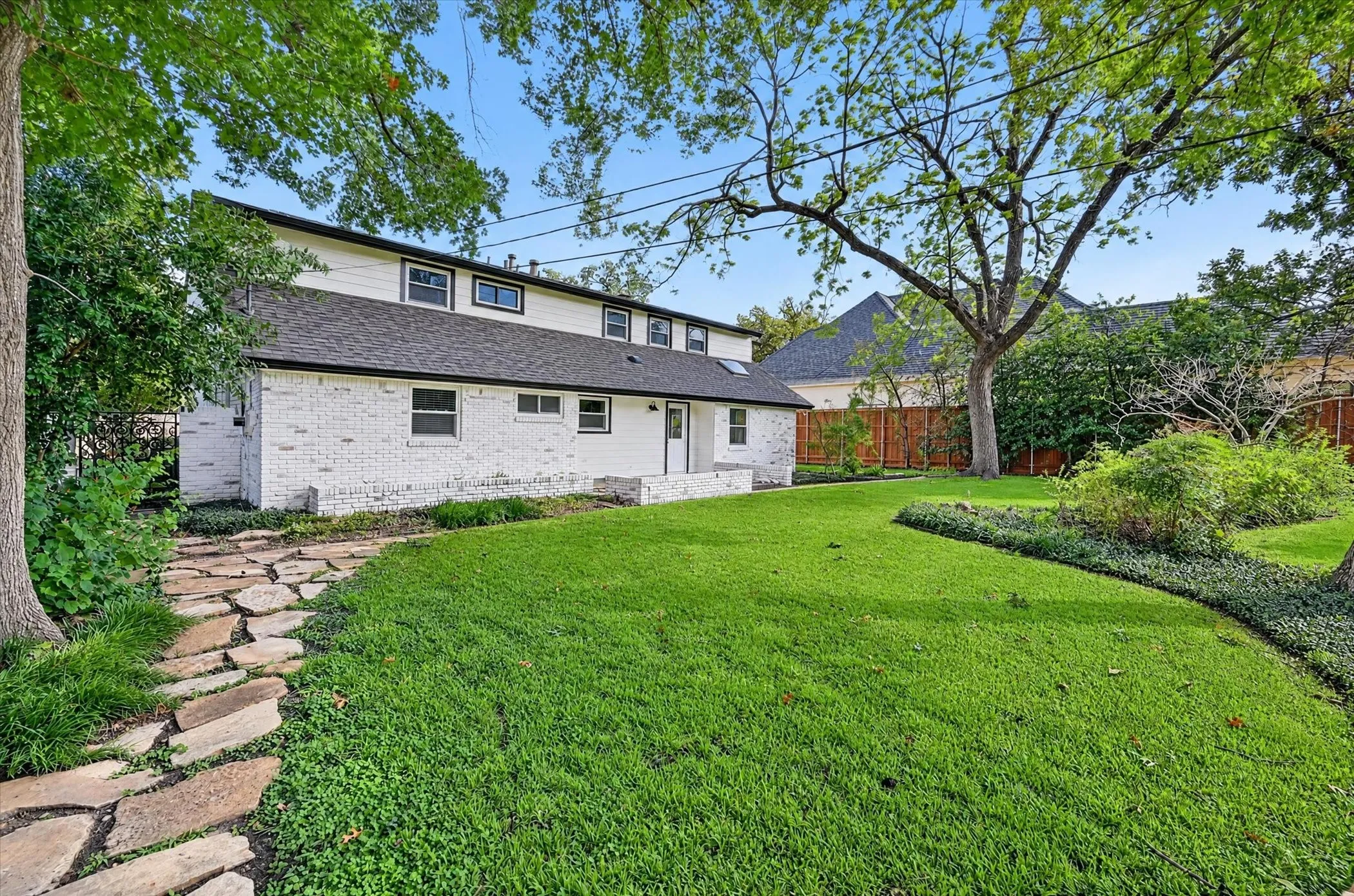 Single Family Residence For Sale in Tarrant County , 4105 Hartwood Drive, Fort Worth, Texas 76109, 4 Bedroom, 2 Bathroom, 2 Garage spaces, 2,324 Sqft, built in 1963, mls#21413944, Real Estate Agent in Fort Worth, Homes For Sale in Tarrant county, Homes For Sale in Fort Worth, Realtor in Fort Worth Texas, Real Estate Brokerage Independent Realty Texas, Luminita Cordes Realtor