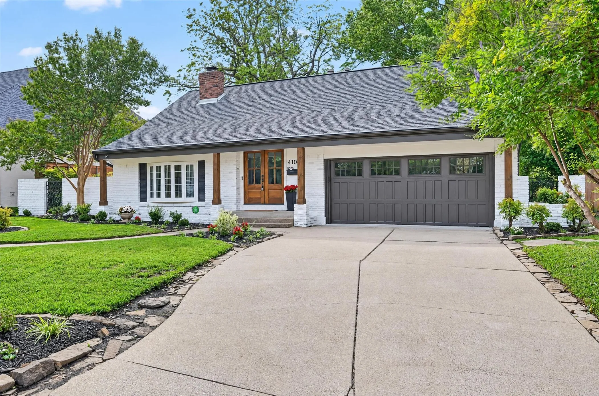 Single Family Residence For Sale in Tarrant County , 4105 Hartwood Drive, Fort Worth, Texas 76109, 4 Bedroom, 2 Bathroom, 2 Garage spaces, 2,324 Sqft, built in 1963, mls#21413944, Real Estate Agent in Fort Worth, Homes For Sale in Tarrant county, Homes For Sale in Fort Worth, Realtor in Fort Worth Texas, Real Estate Brokerage Independent Realty Texas, Luminita Cordes Realtor