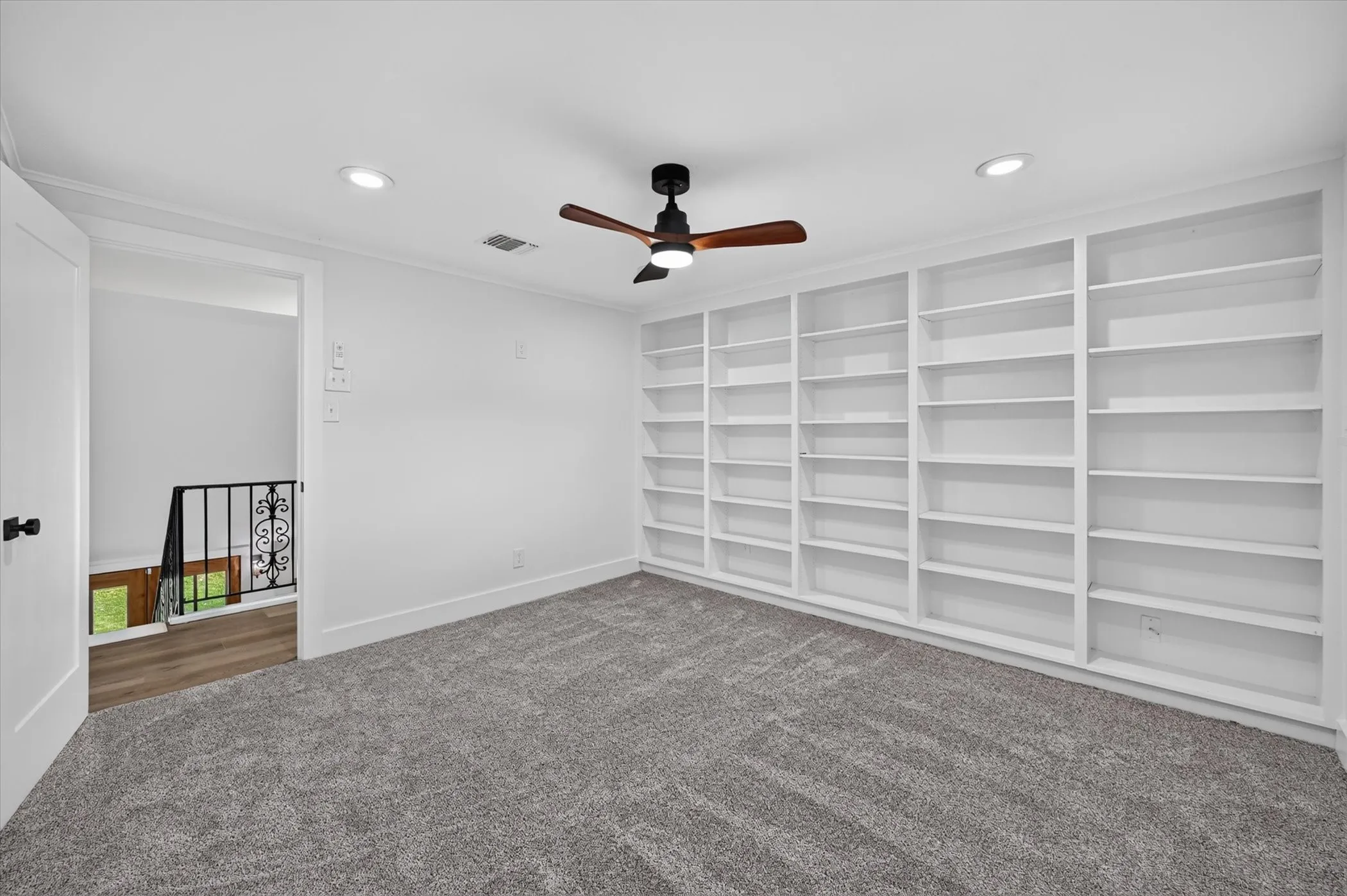 Single Family Residence For Sale in Tarrant County , 4105 Hartwood Drive, Fort Worth, Texas 76109, 4 Bedroom, 2 Bathroom, 2 Garage spaces, 2,324 Sqft, built in 1963, mls#21413944, Real Estate Agent in Fort Worth, Homes For Sale in Tarrant county, Homes For Sale in Fort Worth, Realtor in Fort Worth Texas, Real Estate Brokerage Independent Realty Texas, Luminita Cordes Realtor