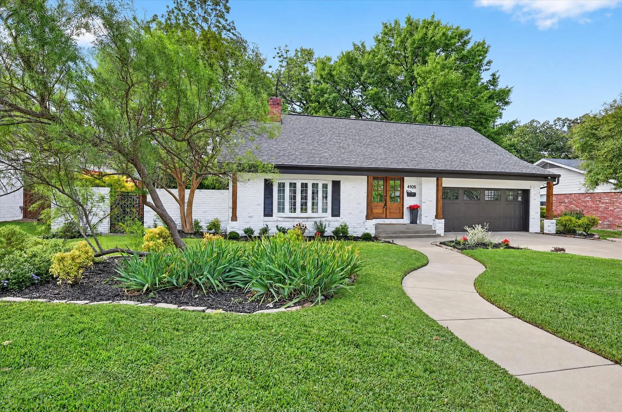 Single Family Residence For Sale in Tarrant County , 4105 Hartwood Drive, Fort Worth, Texas 76109, 4 Bedroom, 2 Bathroom, 2 Garage spaces, 2,324 Sqft, built in 1963, mls#21413944, Real Estate Agent in Fort Worth, Homes For Sale in Tarrant county, Homes For Sale in Fort Worth, Realtor in Fort Worth Texas, Real Estate Brokerage Independent Realty Texas, Luminita Cordes Realtor