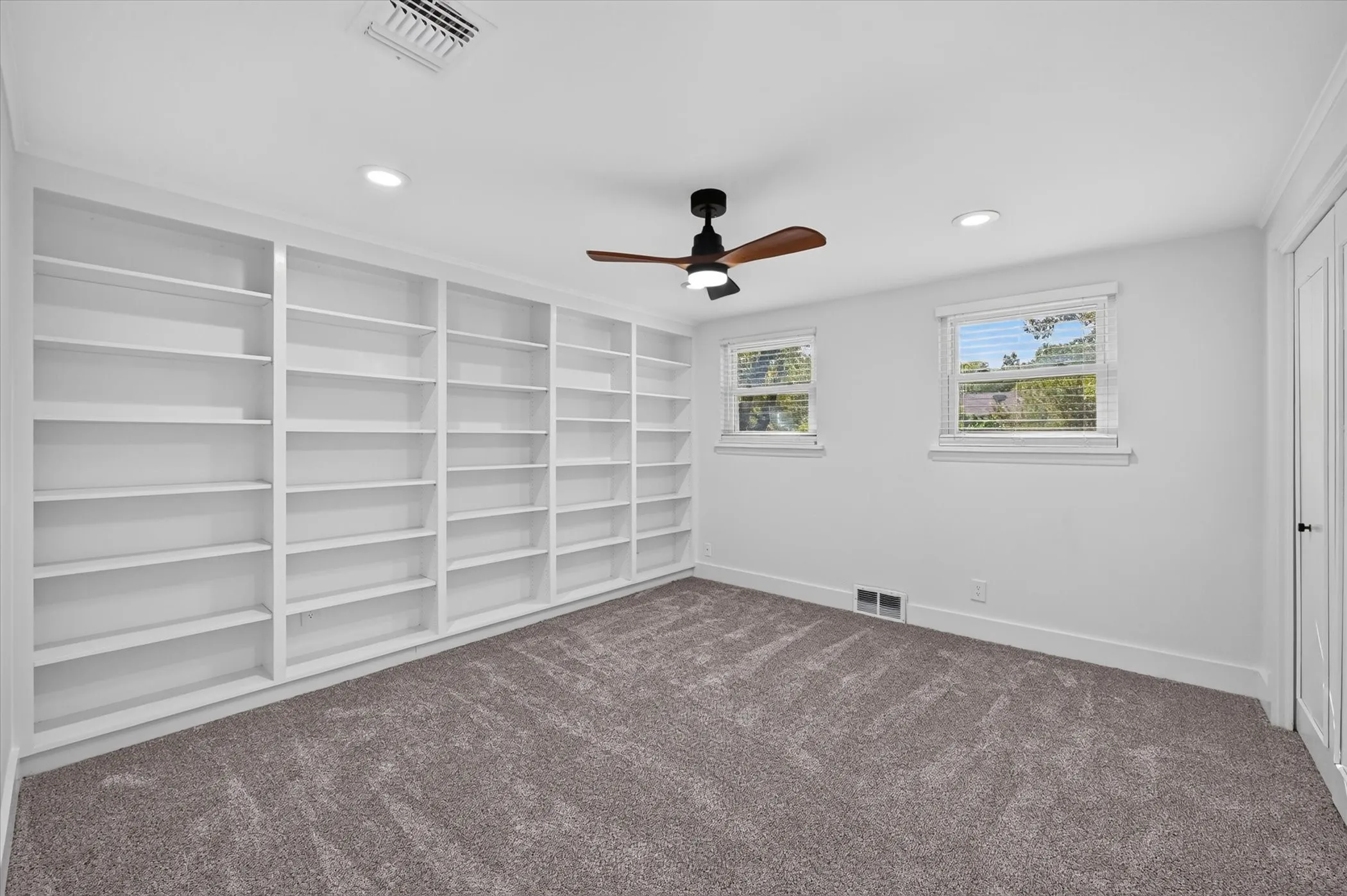 Single Family Residence For Sale in Tarrant County , 4105 Hartwood Drive, Fort Worth, Texas 76109, 4 Bedroom, 2 Bathroom, 2 Garage spaces, 2,324 Sqft, built in 1963, mls#21413944, Real Estate Agent in Fort Worth, Homes For Sale in Tarrant county, Homes For Sale in Fort Worth, Realtor in Fort Worth Texas, Real Estate Brokerage Independent Realty Texas, Luminita Cordes Realtor