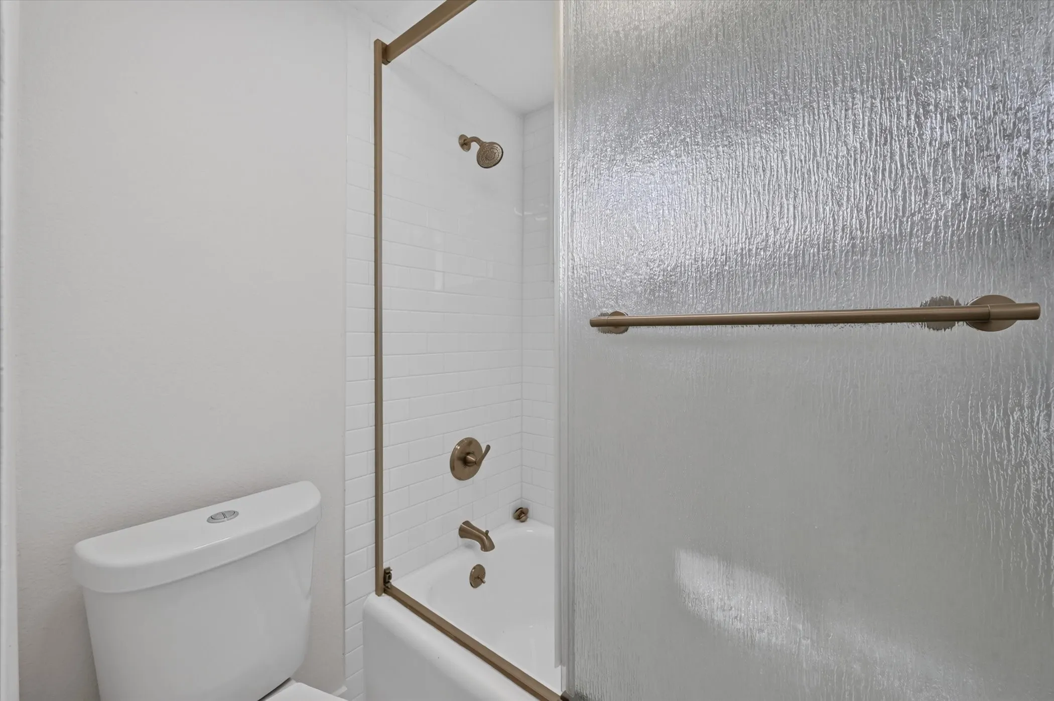 Single Family Residence For Sale in Tarrant County , 4105 Hartwood Drive, Fort Worth, Texas 76109, 4 Bedroom, 2 Bathroom, 2 Garage spaces, 2,324 Sqft, built in 1963, mls#21413944, Real Estate Agent in Fort Worth, Homes For Sale in Tarrant county, Homes For Sale in Fort Worth, Realtor in Fort Worth Texas, Real Estate Brokerage Independent Realty Texas, Luminita Cordes Realtor