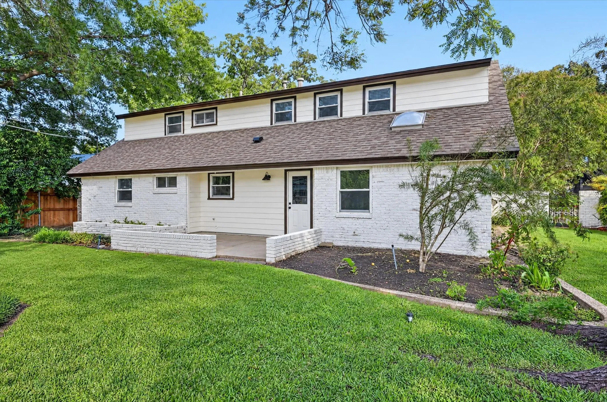 Single Family Residence For Sale in Tarrant County , 4105 Hartwood Drive, Fort Worth, Texas 76109, 4 Bedroom, 2 Bathroom, 2 Garage spaces, 2,324 Sqft, built in 1963, mls#21413944, Real Estate Agent in Fort Worth, Homes For Sale in Tarrant county, Homes For Sale in Fort Worth, Realtor in Fort Worth Texas, Real Estate Brokerage Independent Realty Texas, Luminita Cordes Realtor