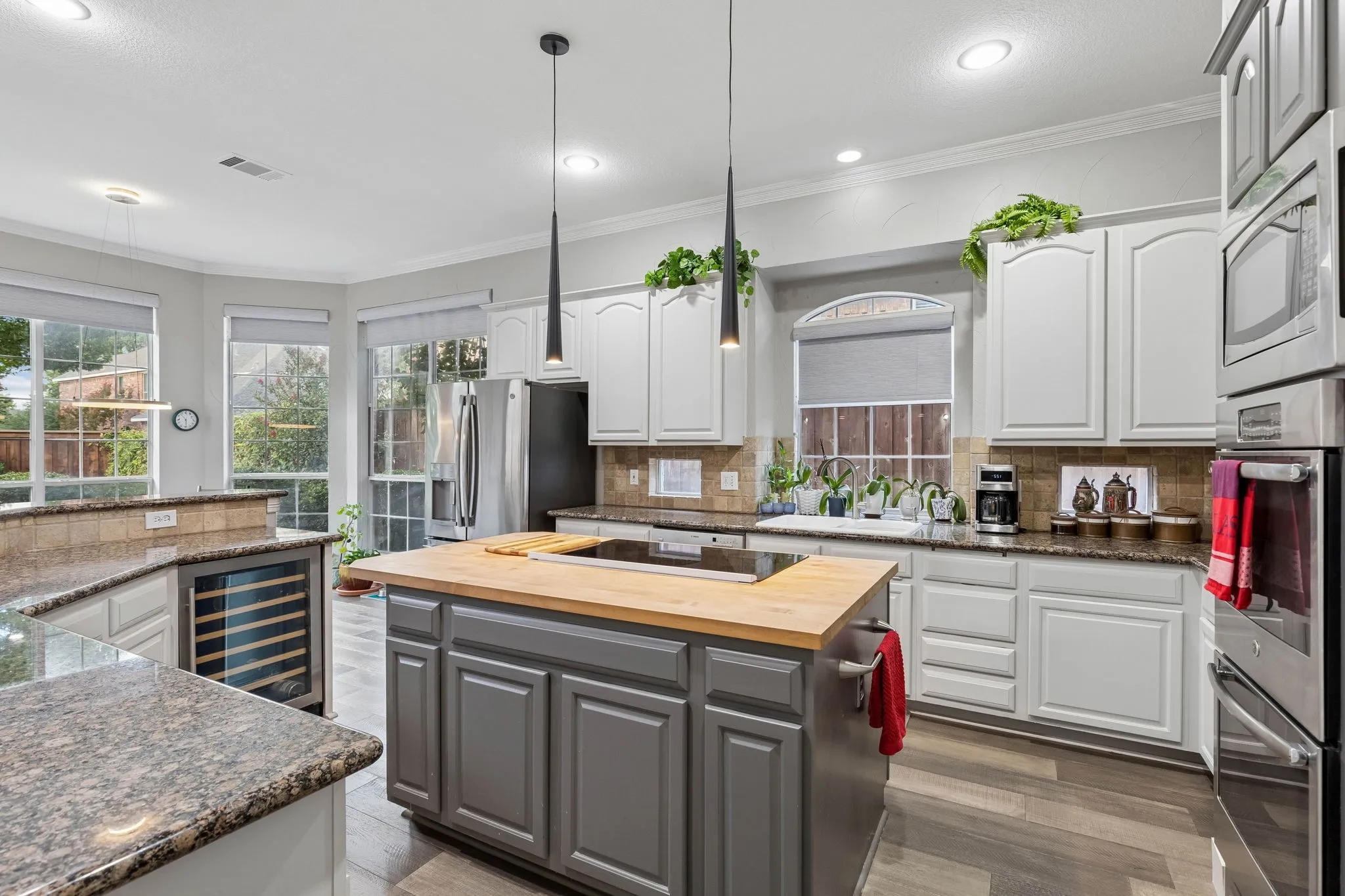 Single Family Residence For Sale in Collin County , 4429 Elmhurst Drive, Plano, Texas 75093, 4 Bedroom, 4 Bathroom, 3 Garage spaces, 3,366 Sqft, built in 1993, mls#21414549, Real Estate Agent in Plano, Homes For Sale in Collin county, Homes For Sale in Plano, Realtor in Plano Texas, Real Estate Brokerage Independent Realty Texas, Luminita Cordes Realtor