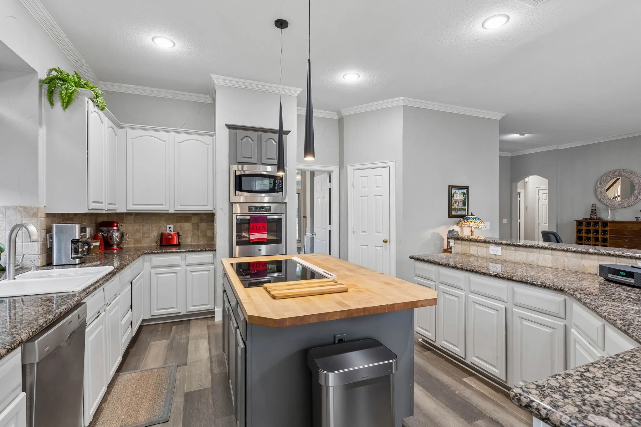 Single Family Residence For Sale in Collin County , 4429 Elmhurst Drive, Plano, Texas 75093, 4 Bedroom, 4 Bathroom, 3 Garage spaces, 3,366 Sqft, built in 1993, mls#21414549, Real Estate Agent in Plano, Homes For Sale in Collin county, Homes For Sale in Plano, Realtor in Plano Texas, Real Estate Brokerage Independent Realty Texas, Luminita Cordes Realtor