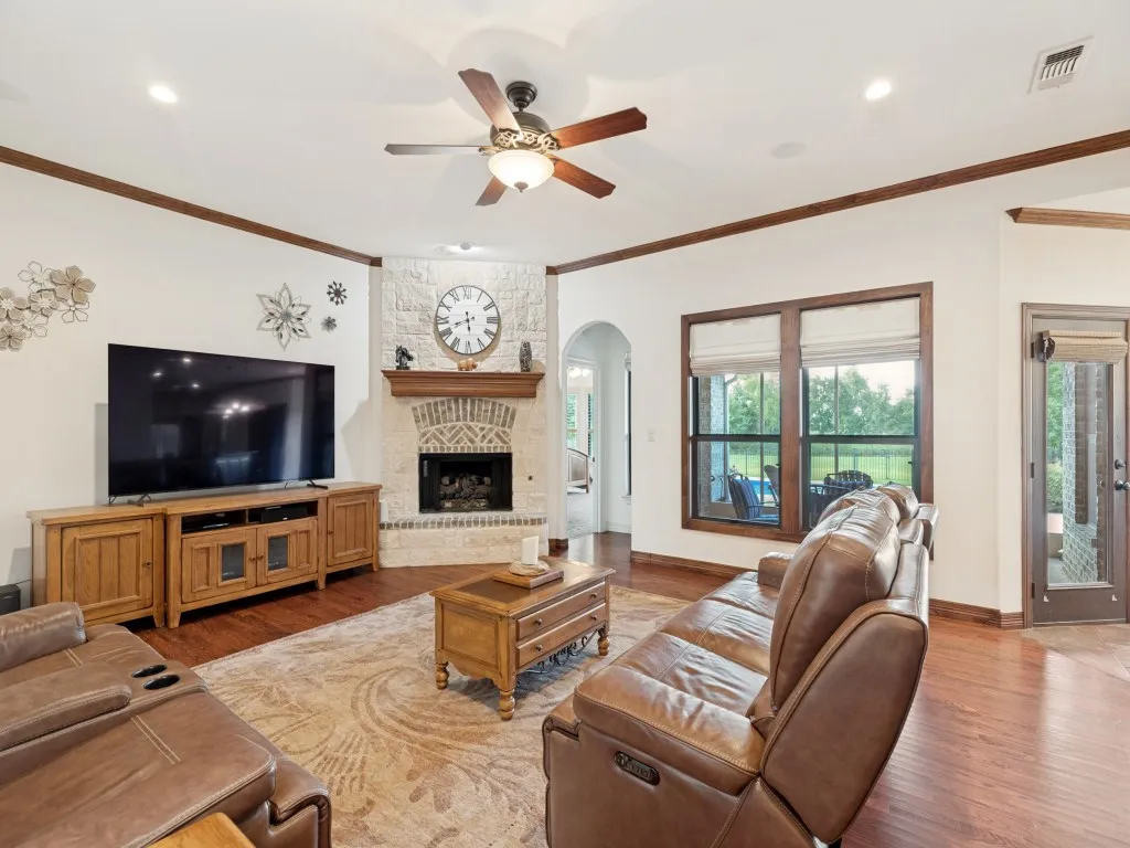 Single Family Residence For Sale in Collin County , 2860 Forest Drive, Celina, Texas 75009, 3 Bedroom, 3 Bathroom, 3 Garage spaces, 2,324 Sqft, built in 2008, mls#21414074, Real Estate Agent in Celina, Homes For Sale in Collin county, Homes For Sale in Celina, Realtor in Celina Texas, Real Estate Brokerage Independent Realty Texas, Luminita Cordes Realtor