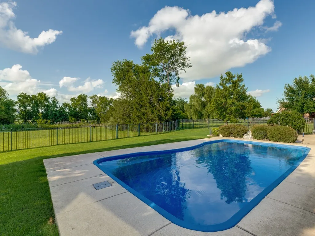 Single Family Residence For Sale in Collin County , 2860 Forest Drive, Celina, Texas 75009, 3 Bedroom, 3 Bathroom, 3 Garage spaces, 2,324 Sqft, built in 2008, mls#21414074, Real Estate Agent in Celina, Homes For Sale in Collin county, Homes For Sale in Celina, Realtor in Celina Texas, Real Estate Brokerage Independent Realty Texas, Luminita Cordes Realtor