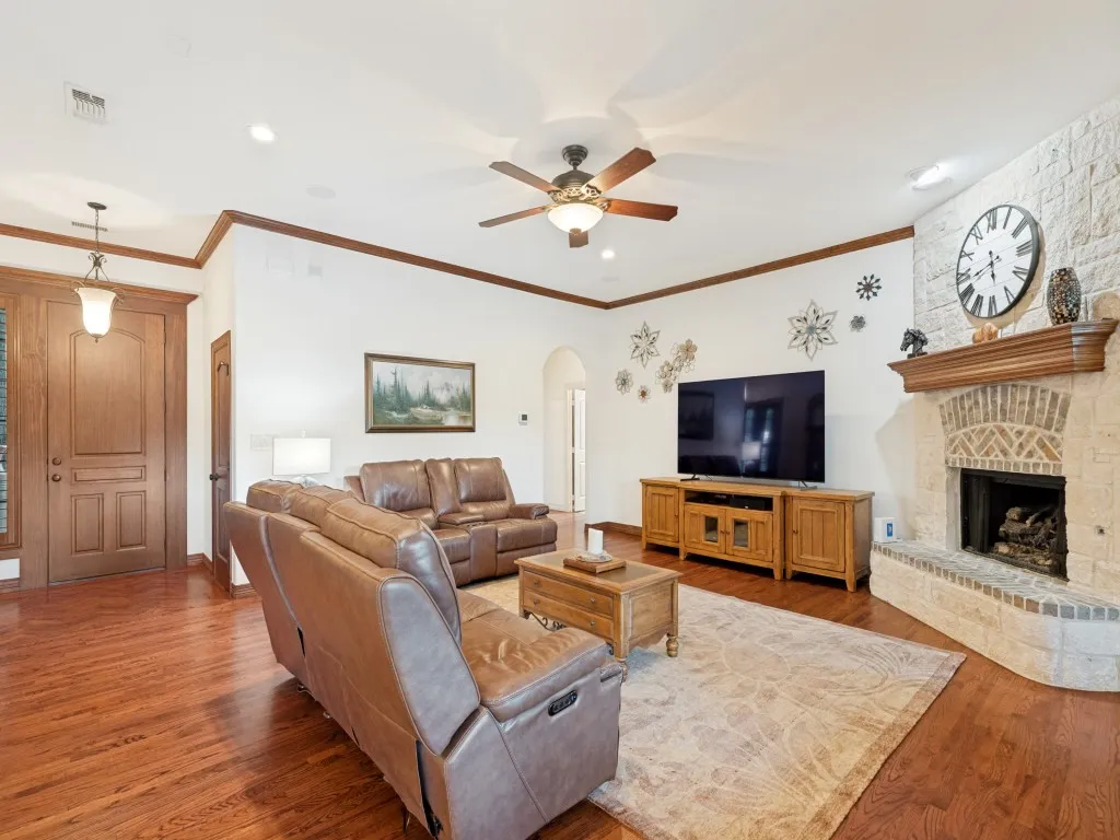 Single Family Residence For Sale in Collin County , 2860 Forest Drive, Celina, Texas 75009, 3 Bedroom, 3 Bathroom, 3 Garage spaces, 2,324 Sqft, built in 2008, mls#21414074, Real Estate Agent in Celina, Homes For Sale in Collin county, Homes For Sale in Celina, Realtor in Celina Texas, Real Estate Brokerage Independent Realty Texas, Luminita Cordes Realtor