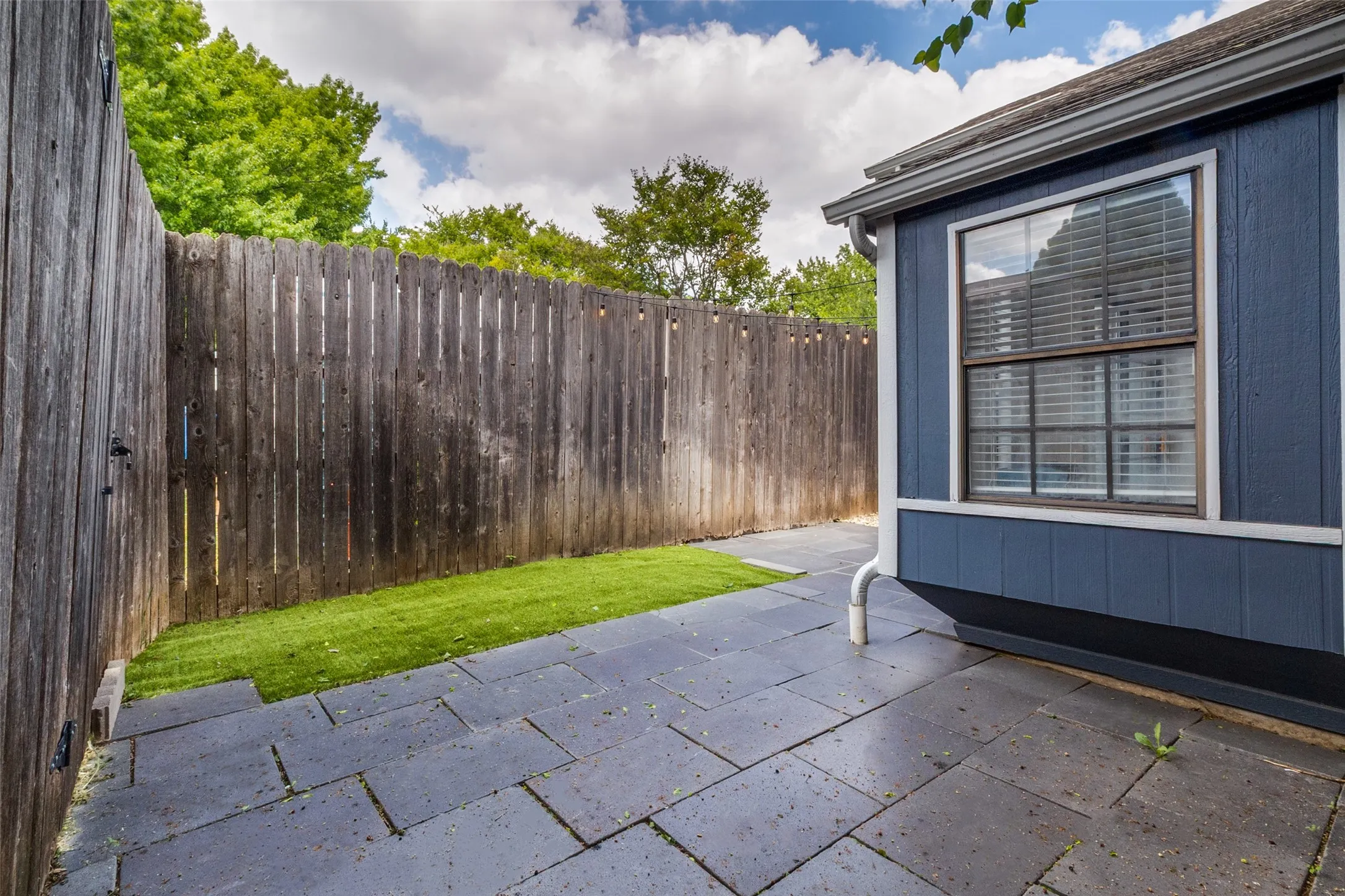 Single Family Residence For Sale in Dallas County , 1417 Mccoy Street, Dallas, Texas 75204, 2 Bedroom, 2 Bathroom, 2 Garage spaces, 1,309 Sqft, built in 1985, mls#21414778, Real Estate Agent in Dallas, Homes For Sale in Dallas county, Homes For Sale in Dallas, Realtor in Dallas Texas, Real Estate Brokerage Independent Realty Texas, Luminita Cordes Realtor